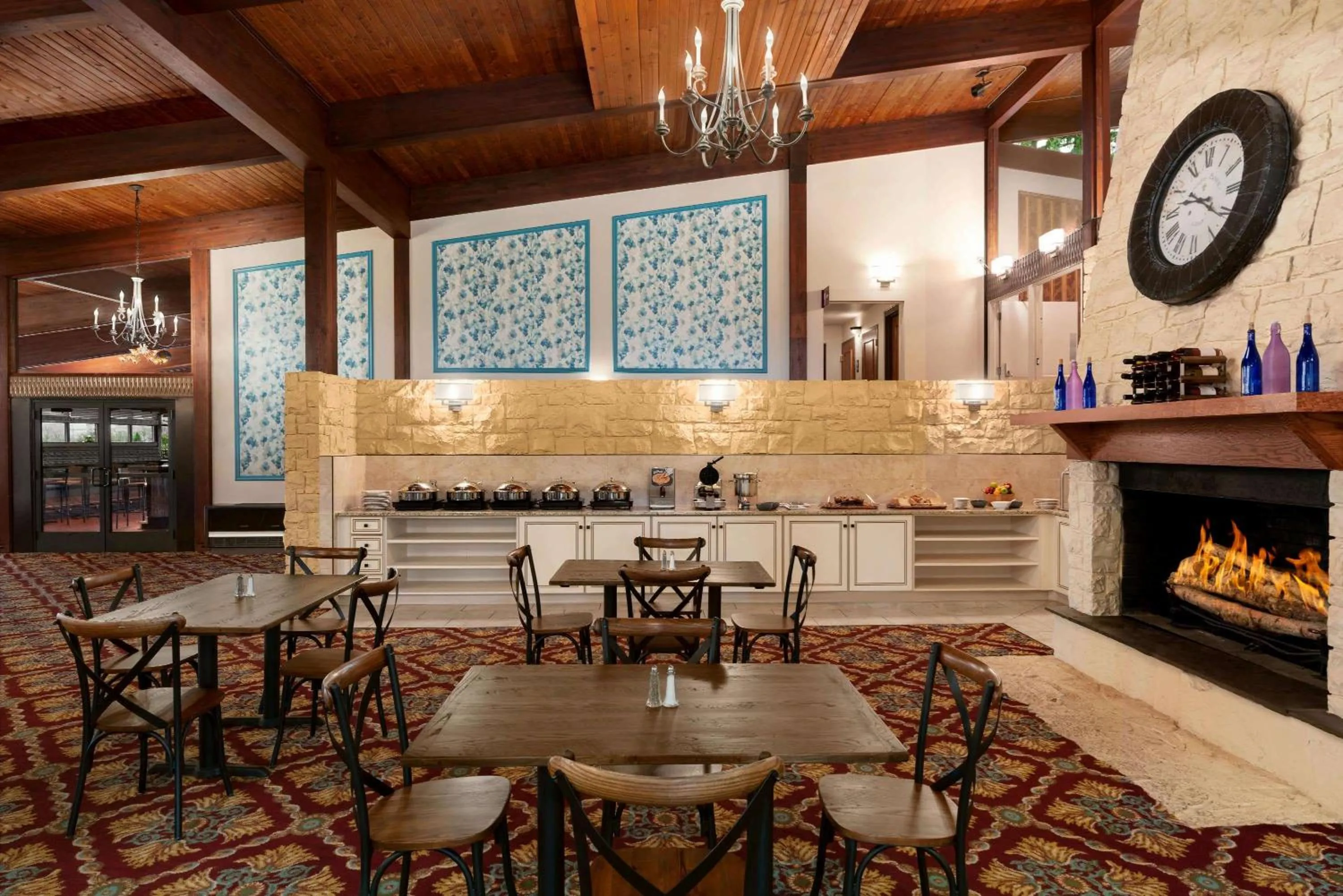 Restaurant/places to eat in Wyndham Garden State College