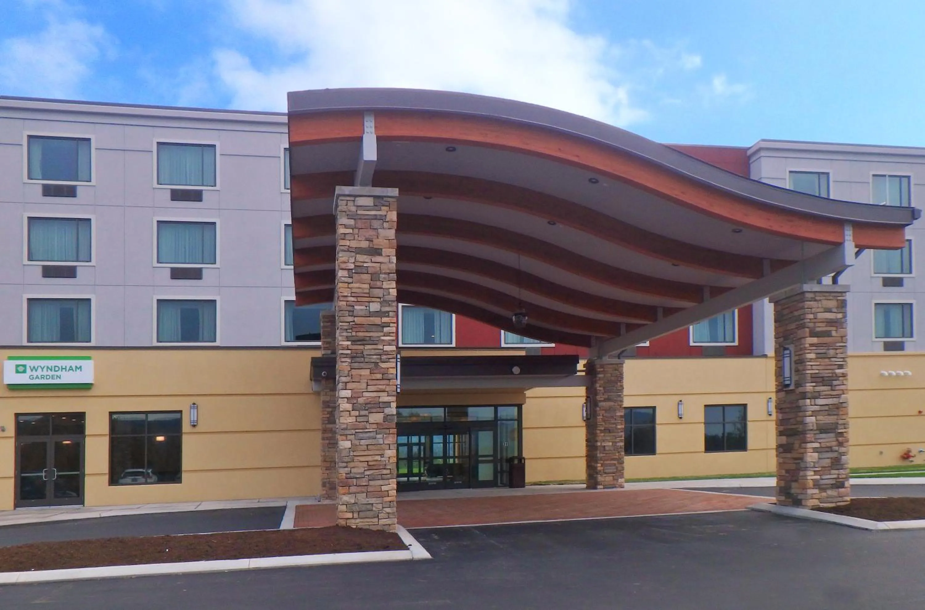 Facade/entrance in Wyndham Garden State College