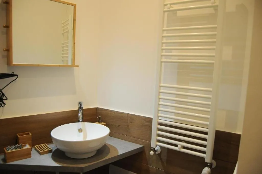 The Corner 180 Suite