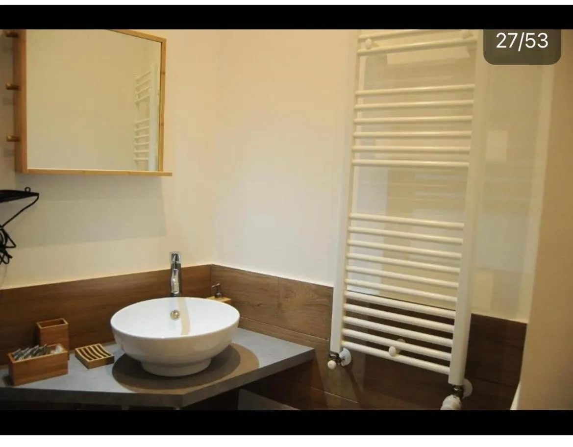 The Corner 180 Suite