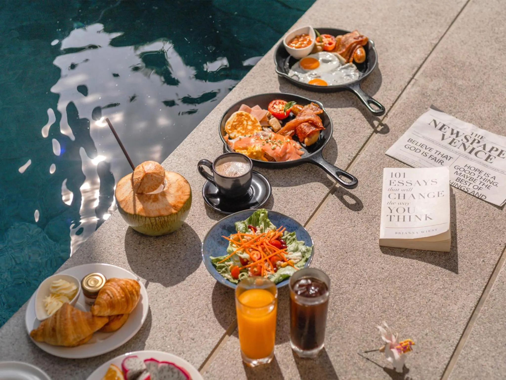 Food and drinks in Cross Pattaya Oceanphere - formerly X2 Pattaya Oceanphere