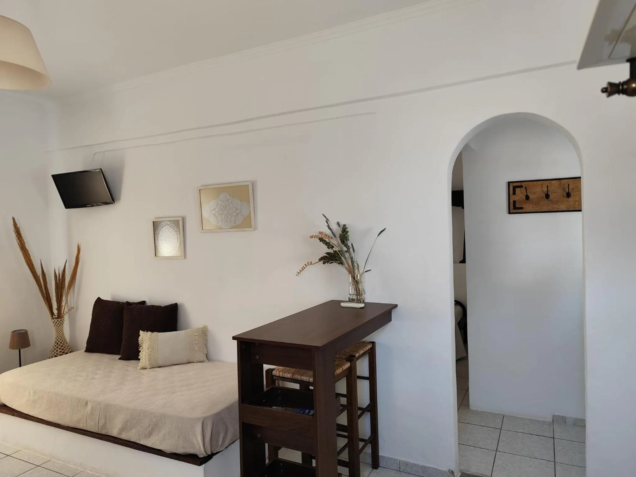 Photo of the whole room, Bed in Pension Hlias - Chora Amorgos