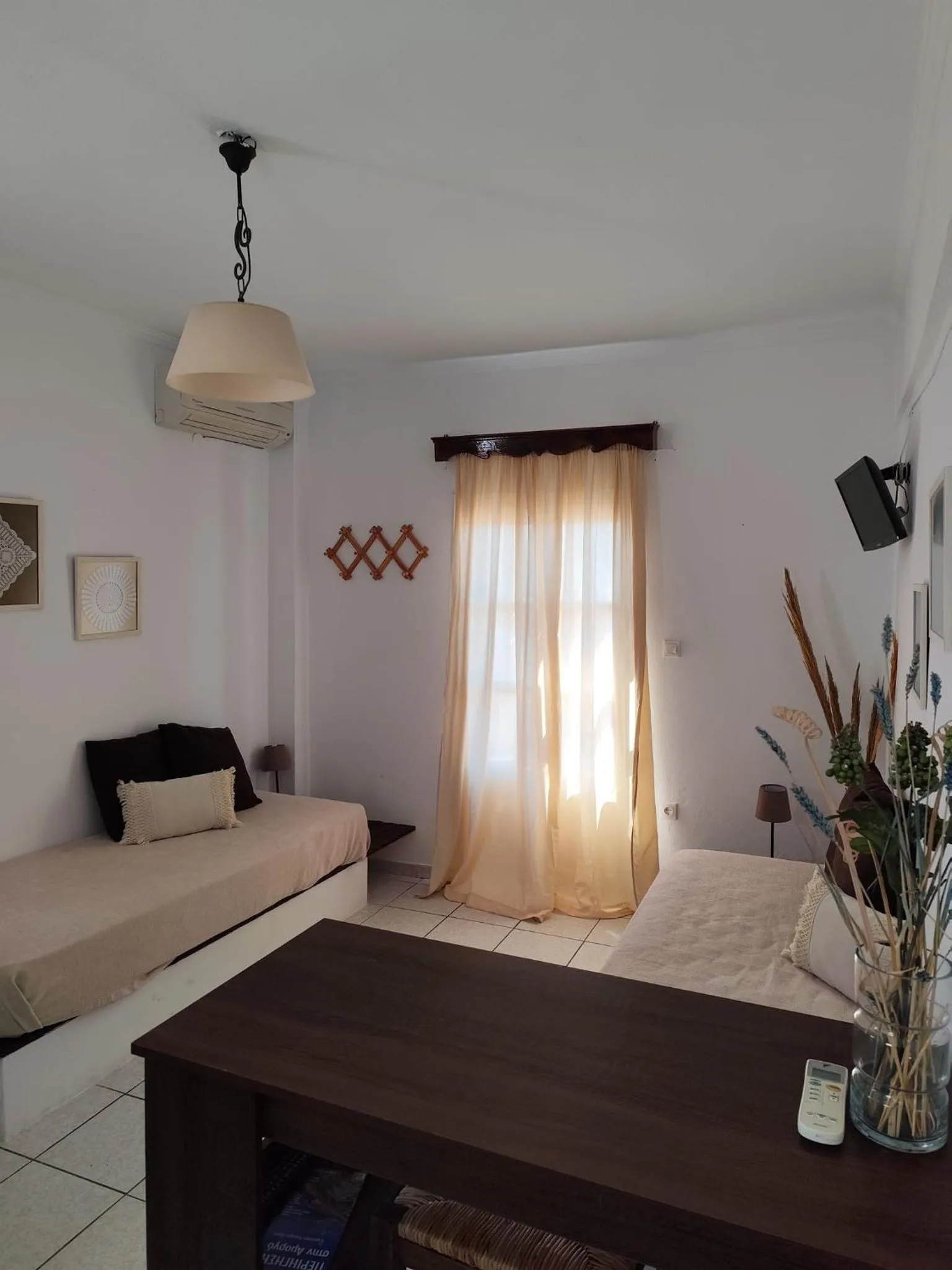 Seating area, Bed in Pension Hlias - Chora Amorgos