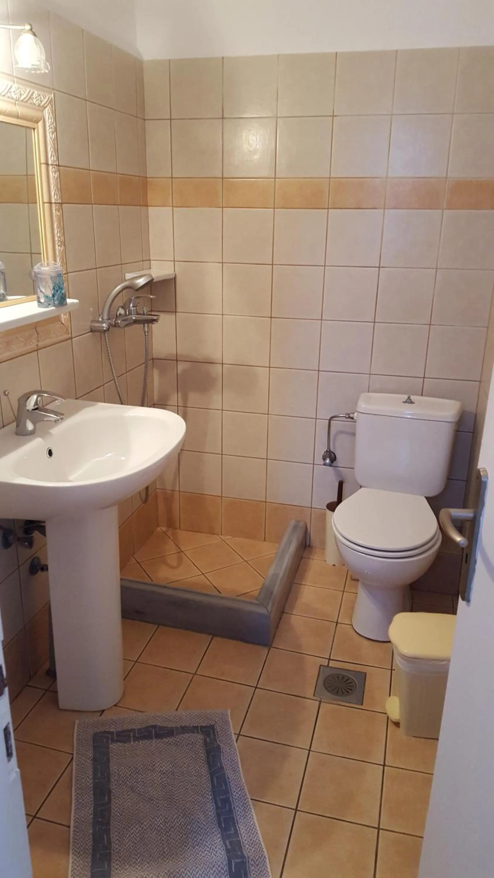 Toilet in Pension Hlias - Chora Amorgos