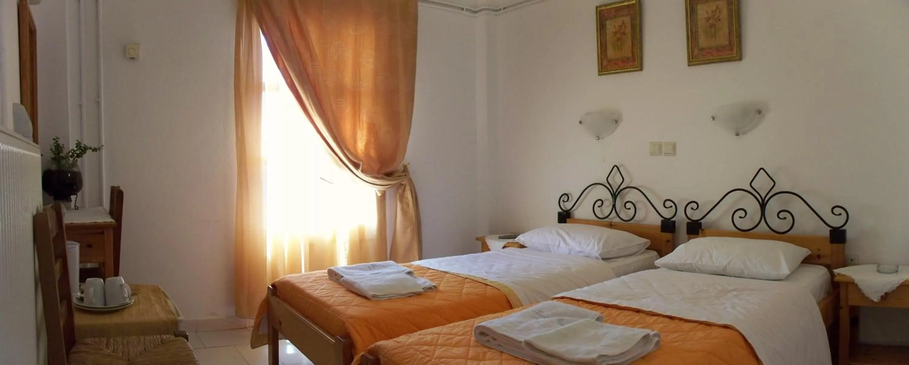 Day, Bed in Pension Hlias - Chora Amorgos