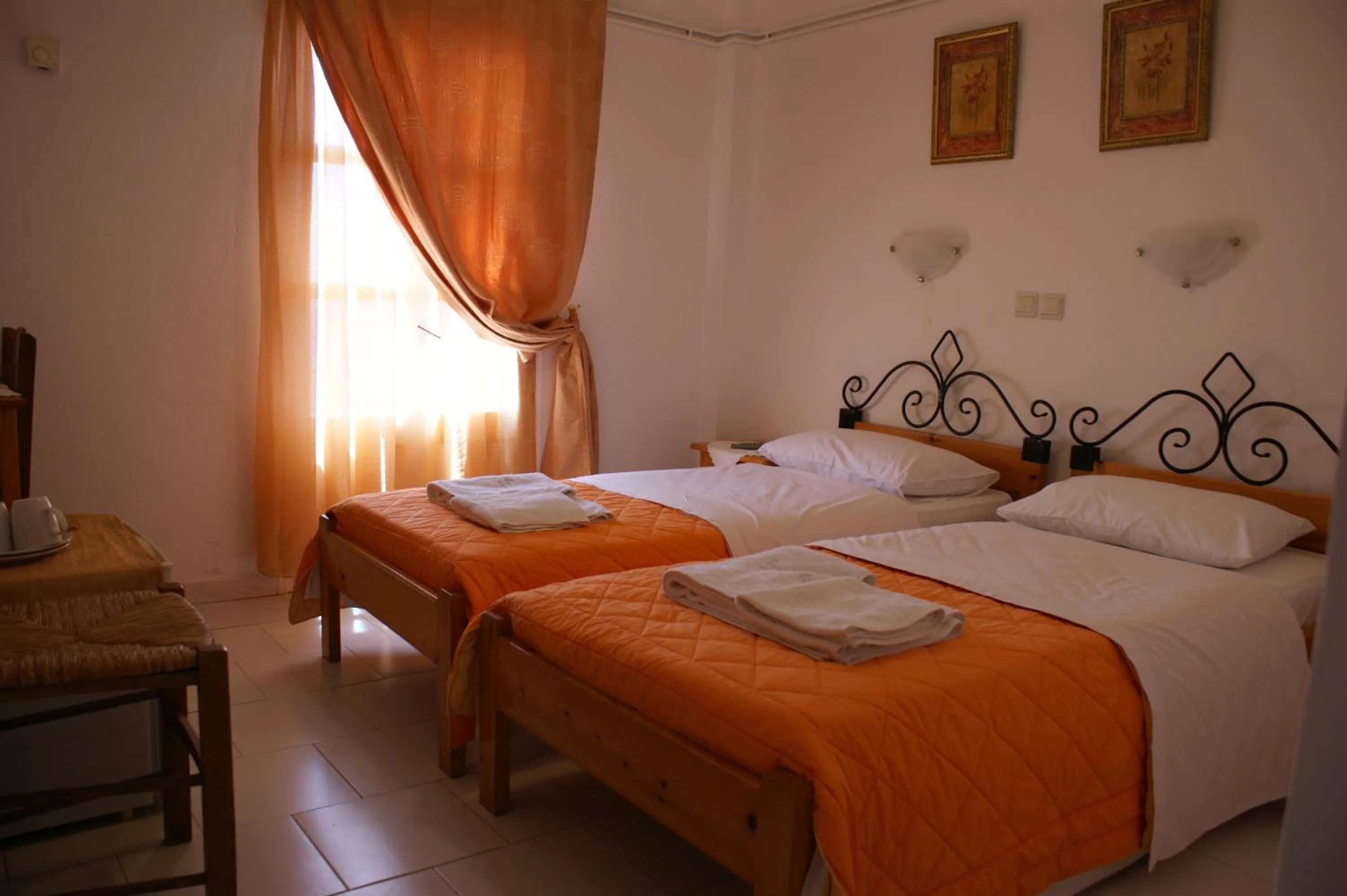 Day, Bed in Pension Hlias - Chora Amorgos