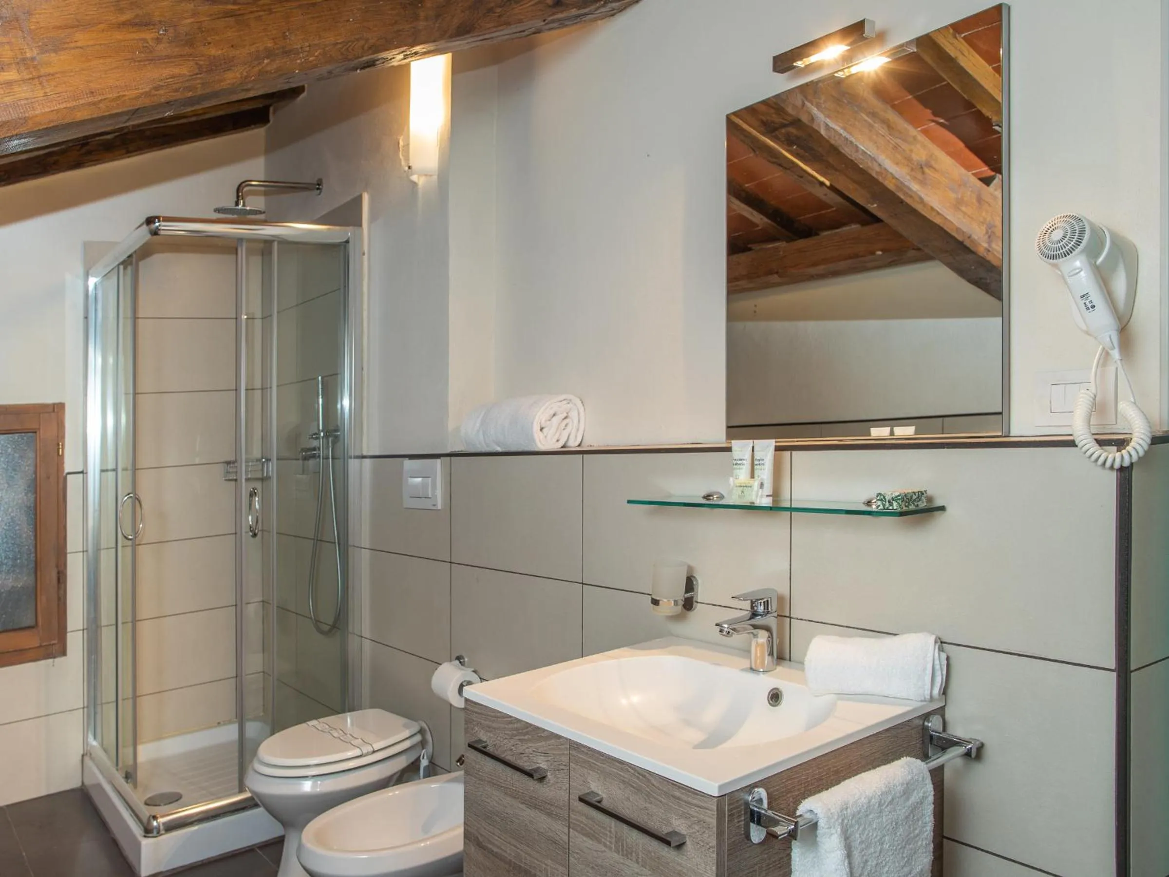 Bathroom in Villa Norcenni ApartHotel