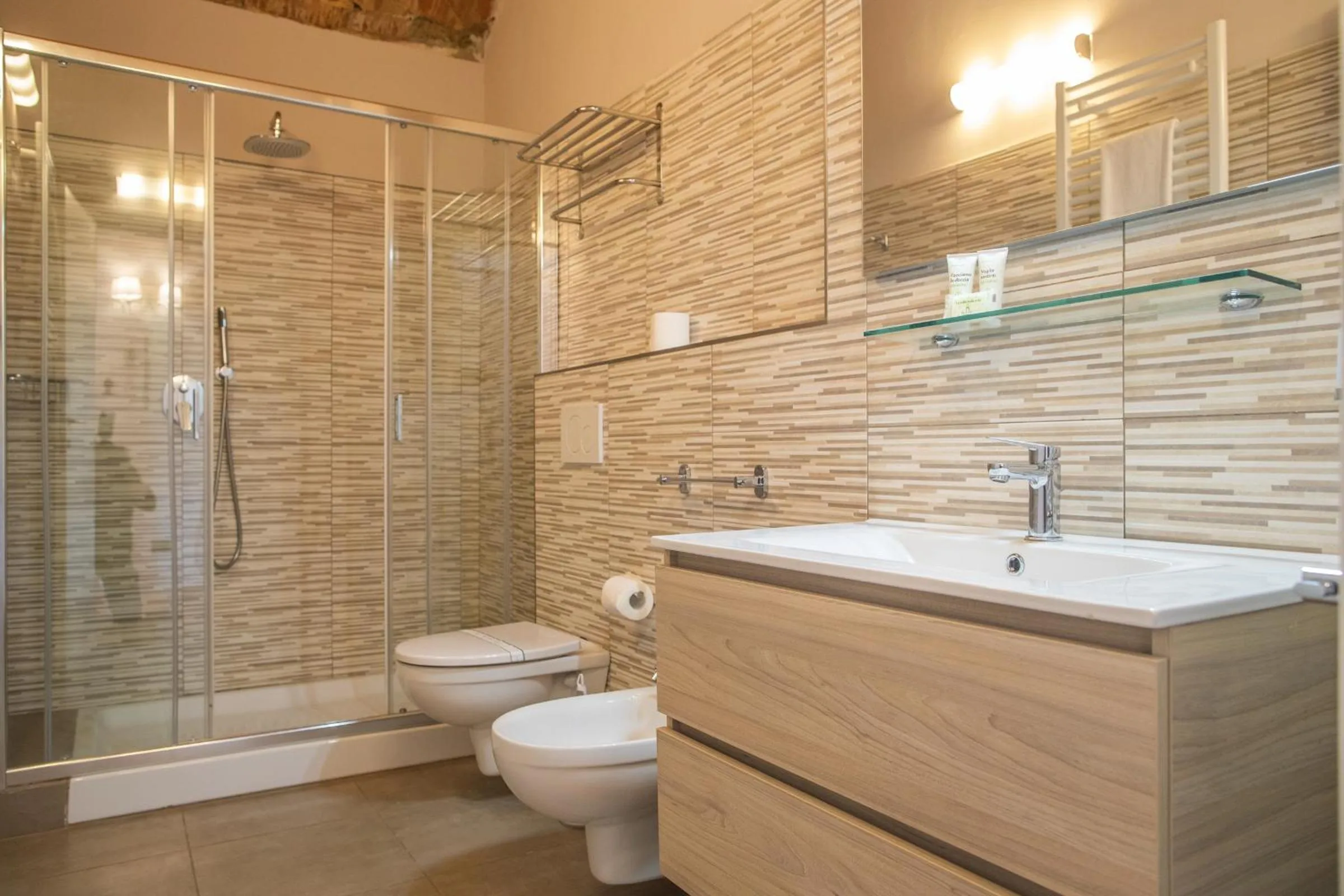 Bathroom in Villa Norcenni ApartHotel