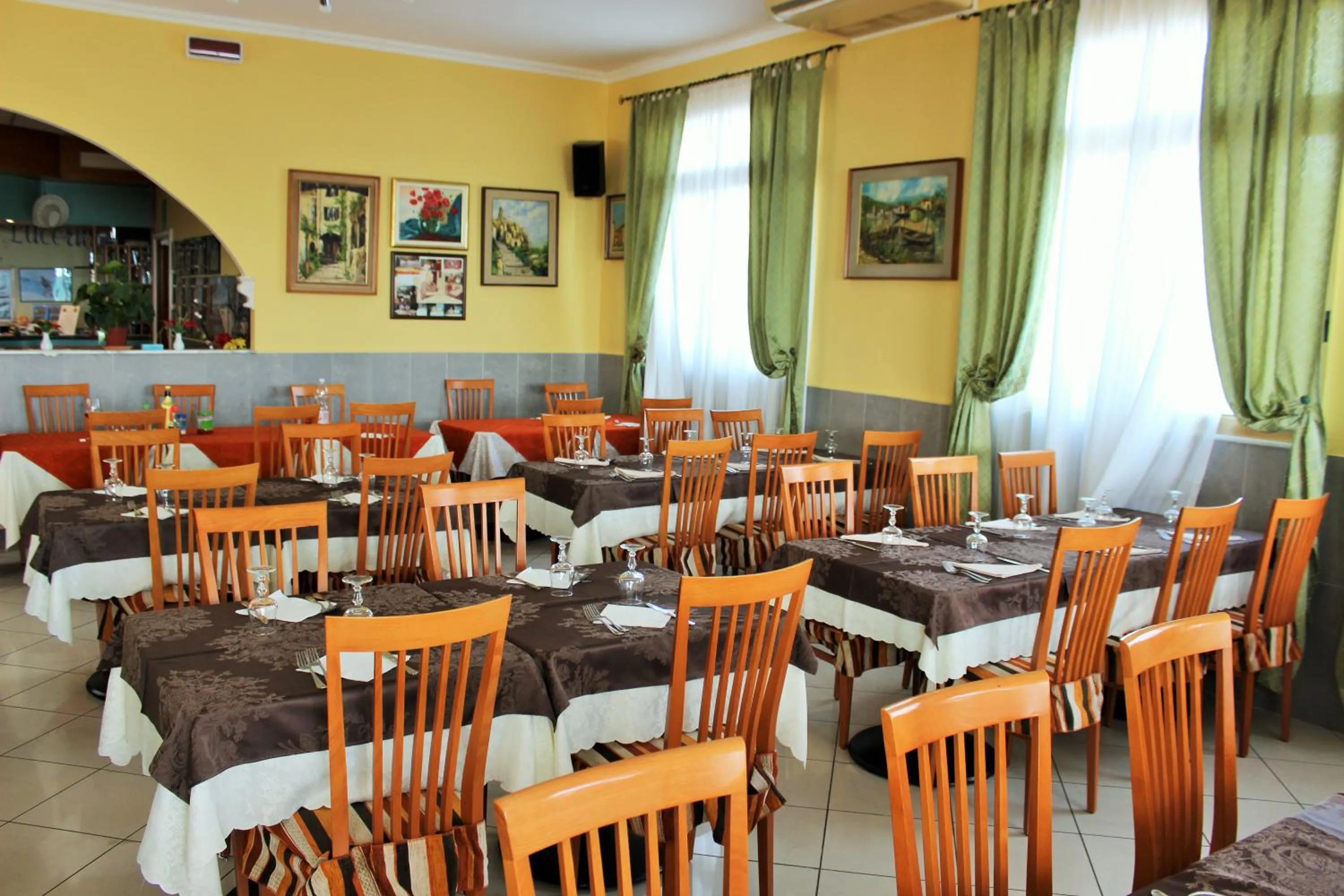 Restaurant/places to eat in Hotel Lucerna