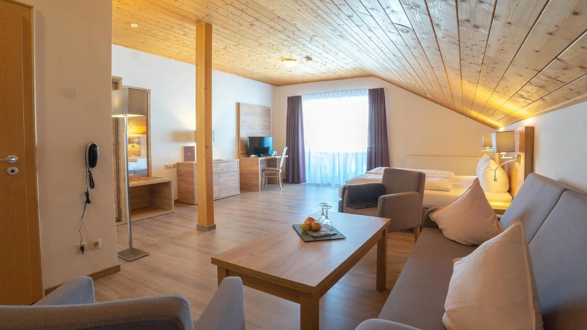 Photo of the whole room in Hartungs Hoteldorf