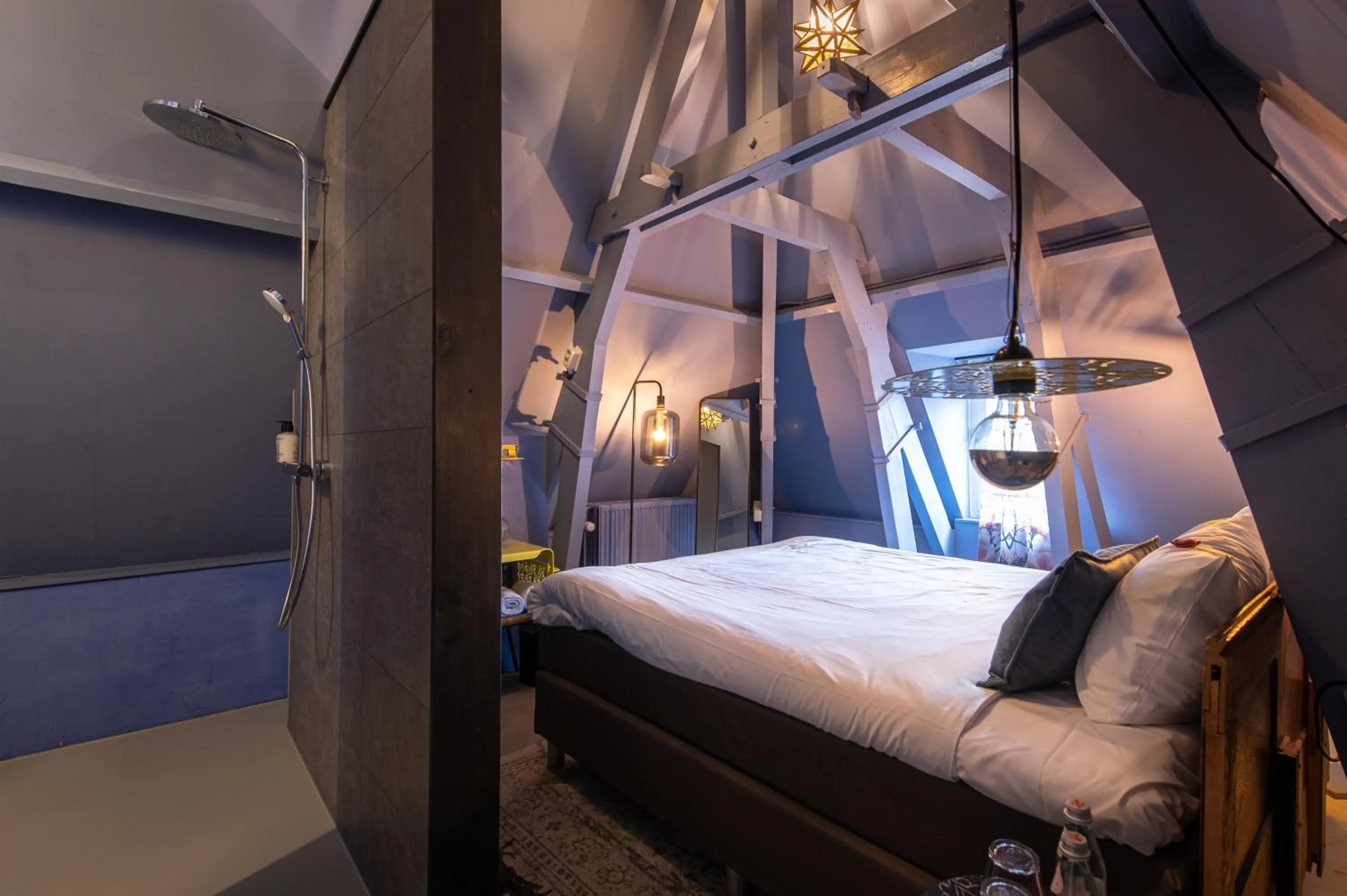 Shower, Bed in Boutiquehotel The Church