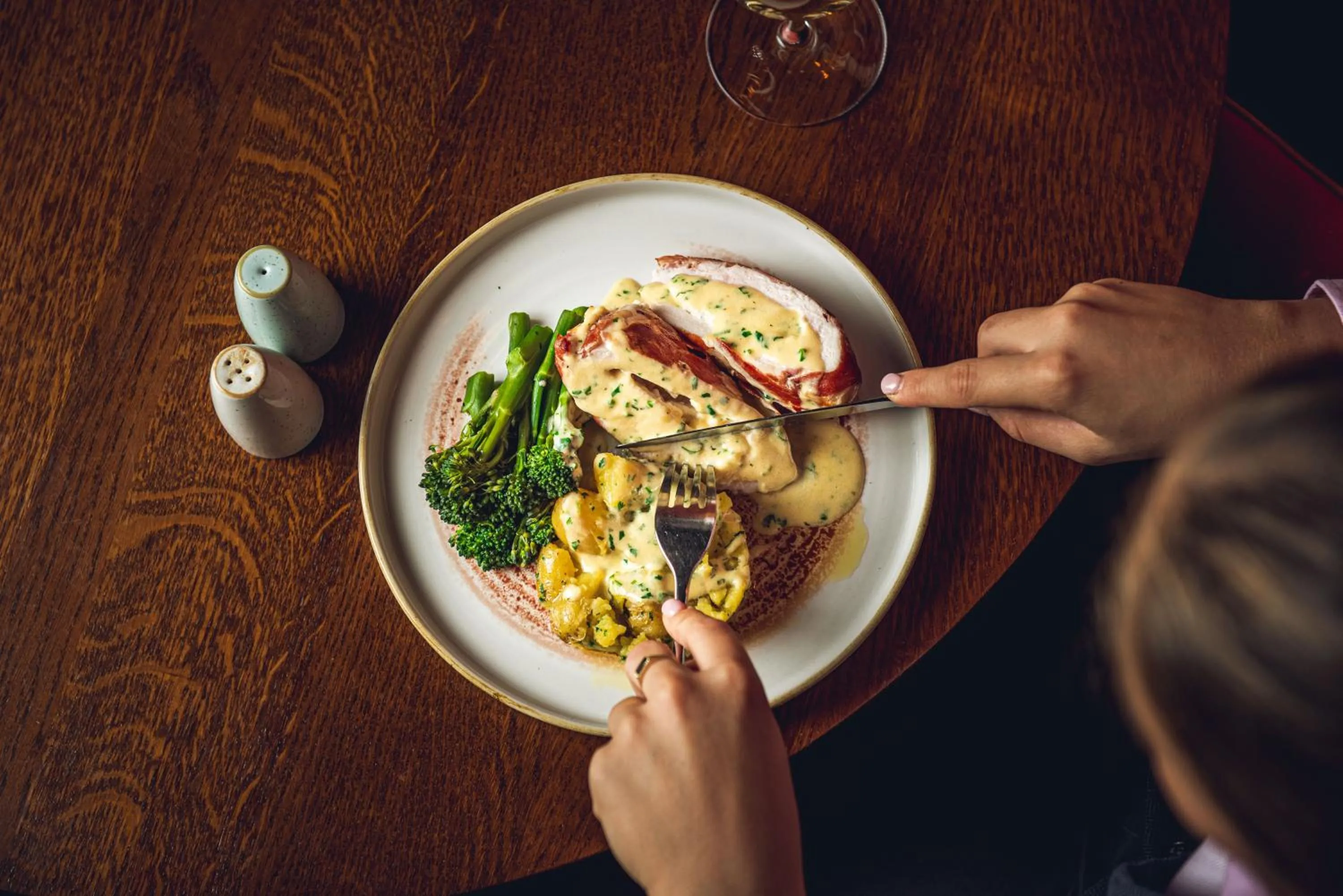 Restaurant/places to eat in The Kirkfield Hotel