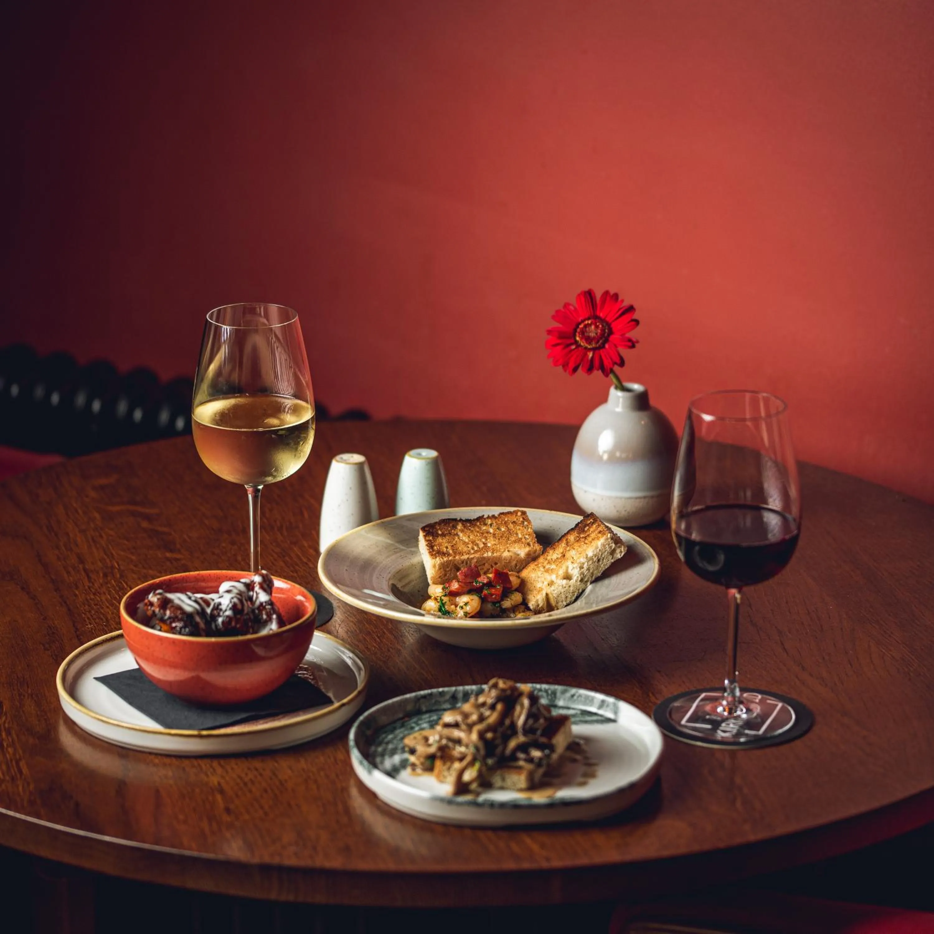 Restaurant/places to eat in The Kirkfield Hotel