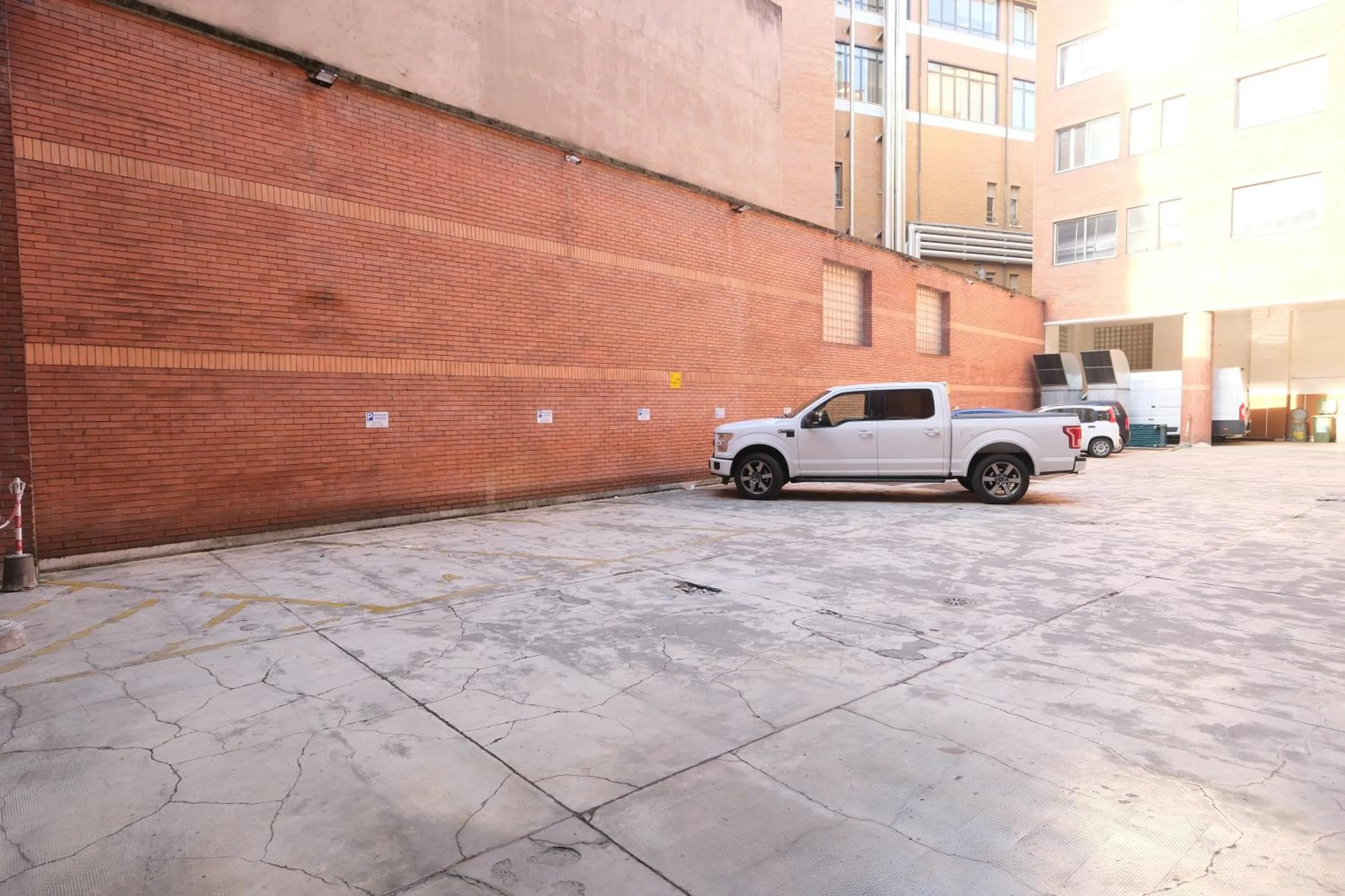 Parking in Hotel Giacosa