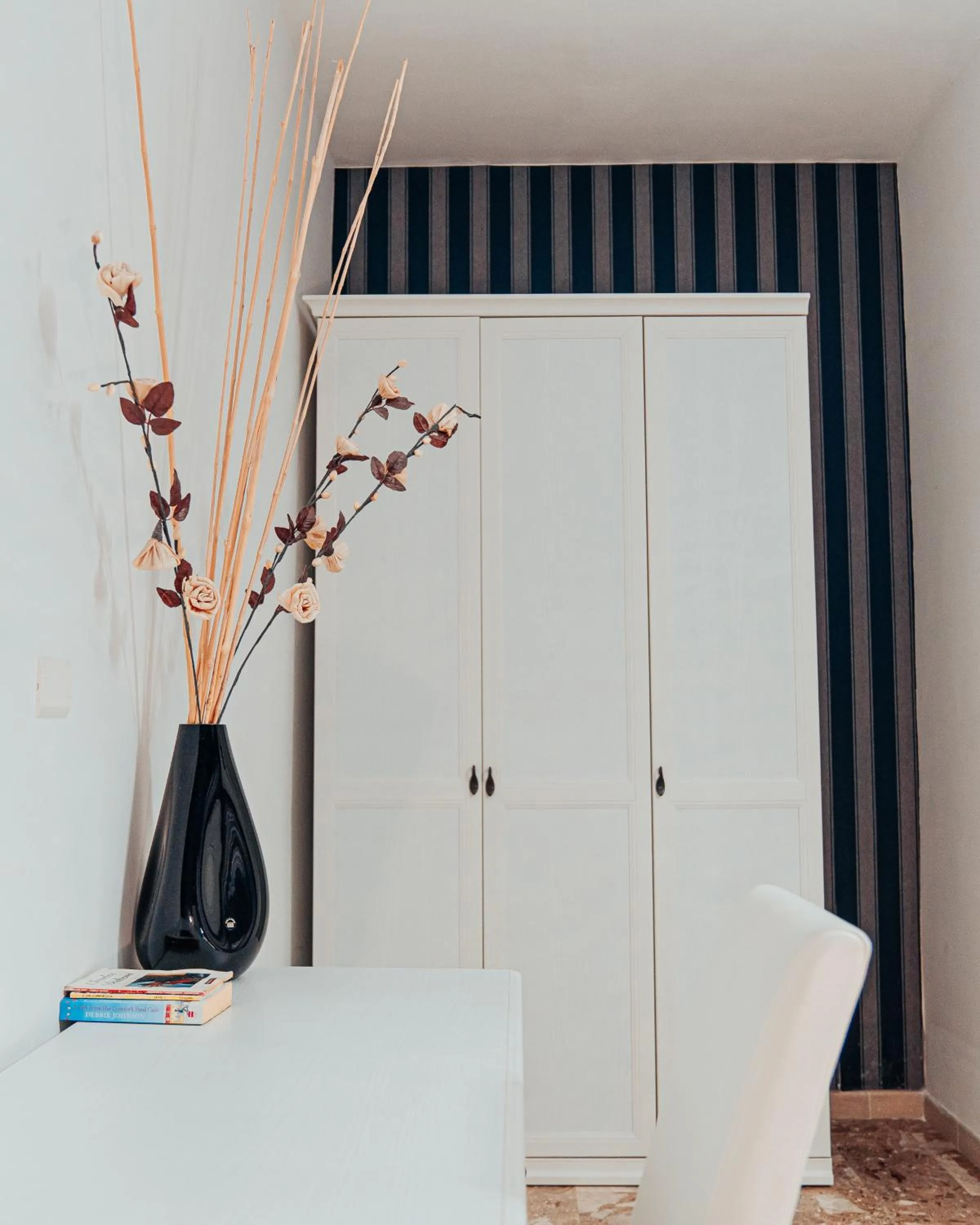 wardrobe in B&B ARENA