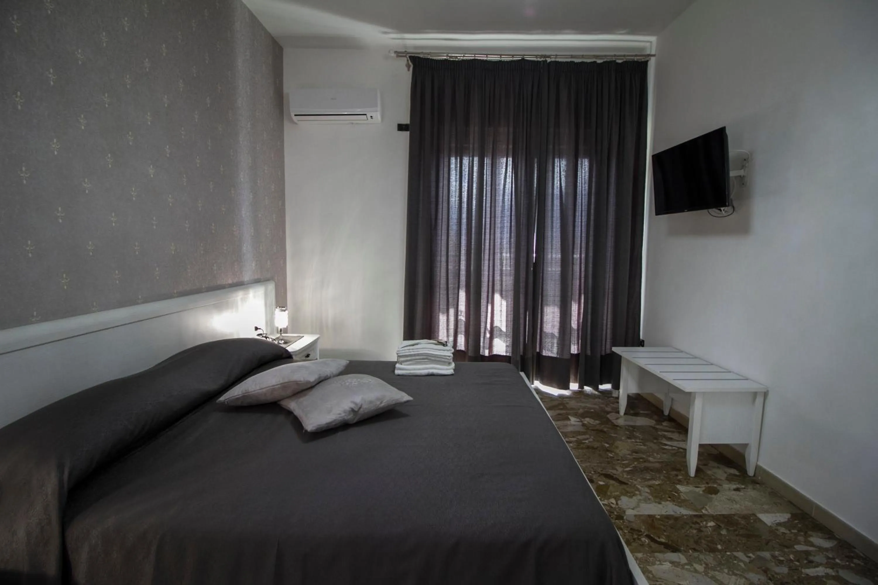 Photo of the whole room, Bed in B&B ARENA