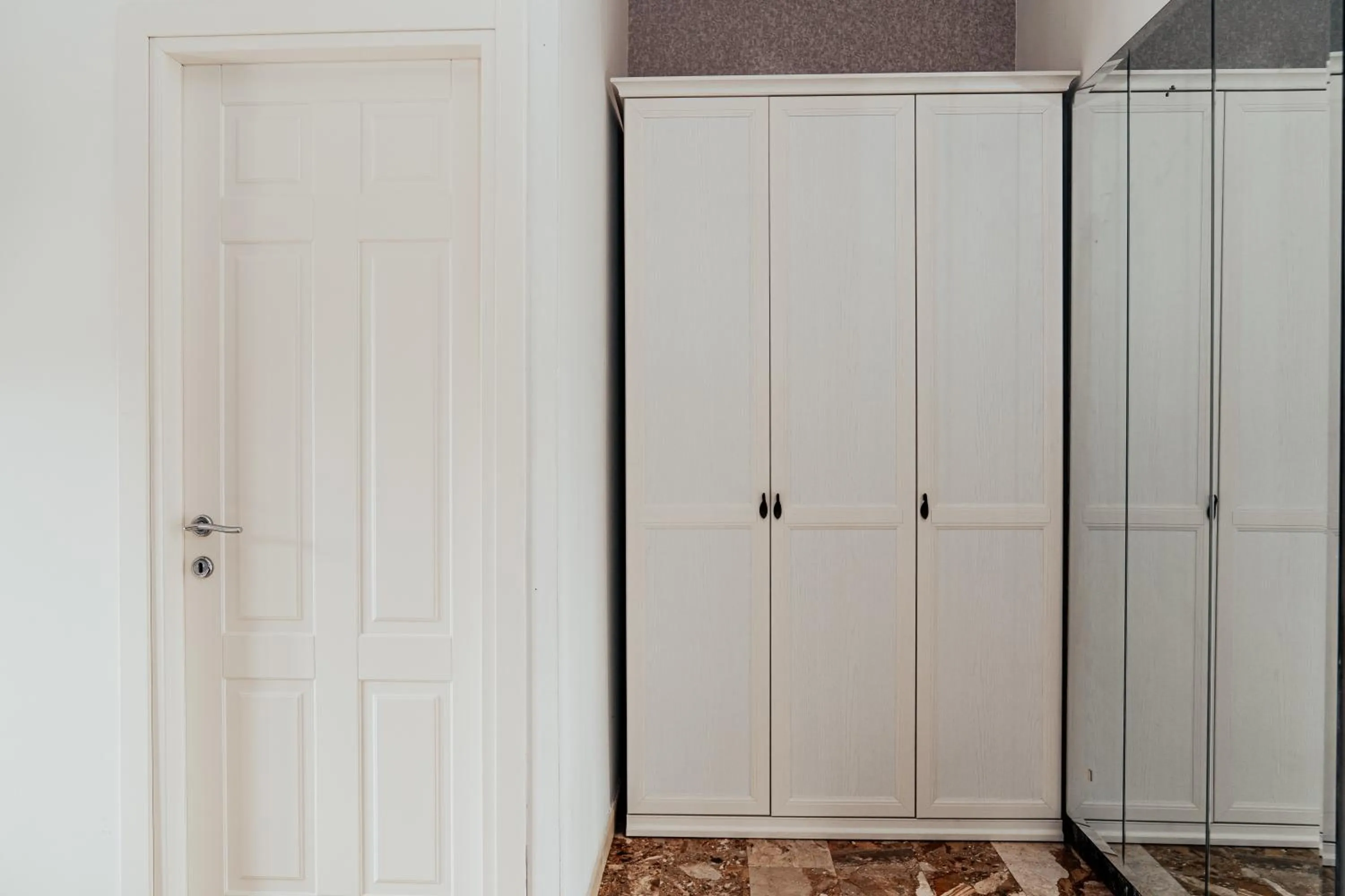 wardrobe in B&B ARENA