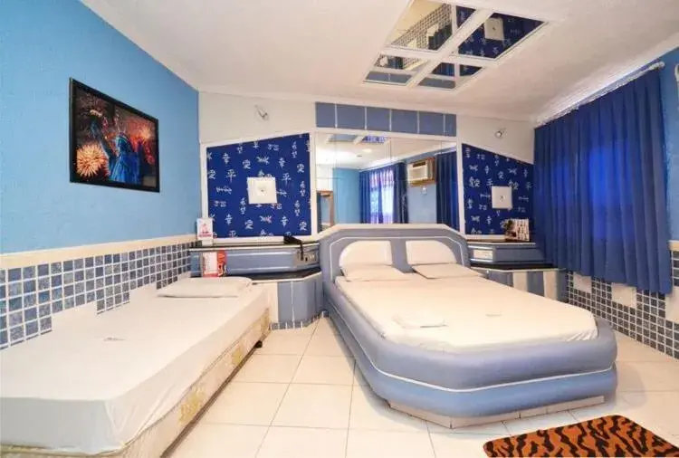 Deluxe Double or Twin Room in Shelton Hotel Deluxe Double or Twin Room in Shelton Hotel