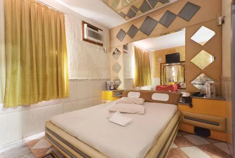 Superior Queen Room in Shelton Hotel