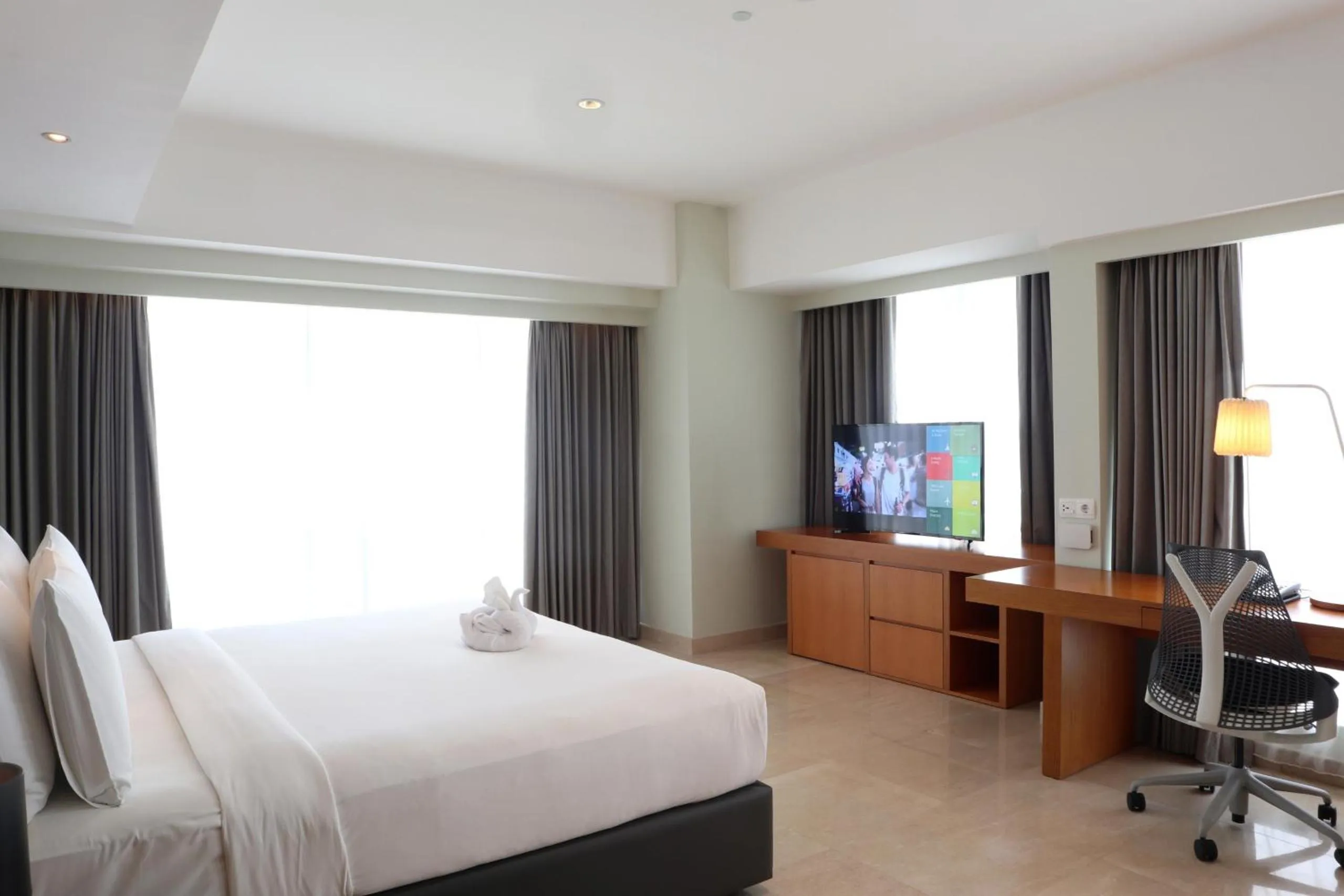 Bed in Holiday Inn & Suites Jakarta Gajah Mada by IHG
