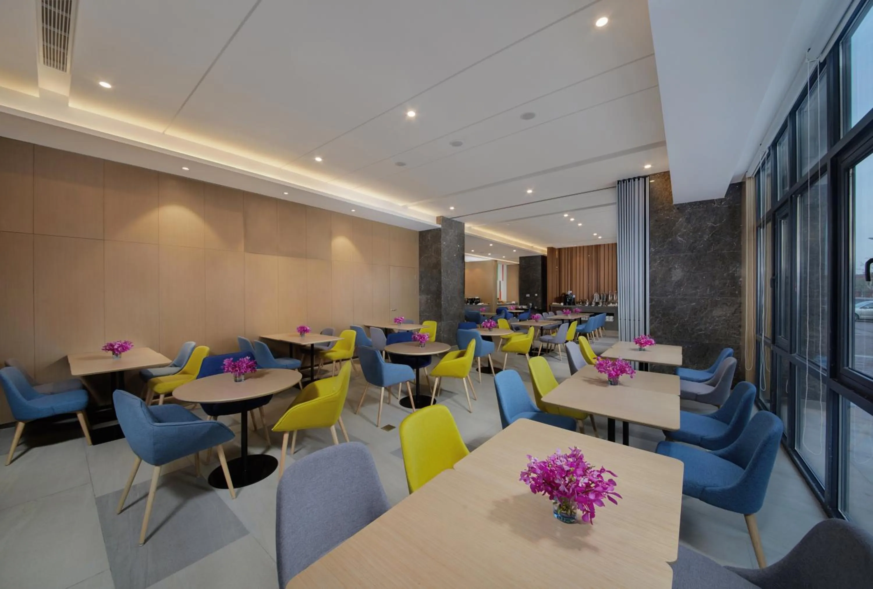 Restaurant/places to eat in Holiday Inn Express Zhangjiagang East by IHG
