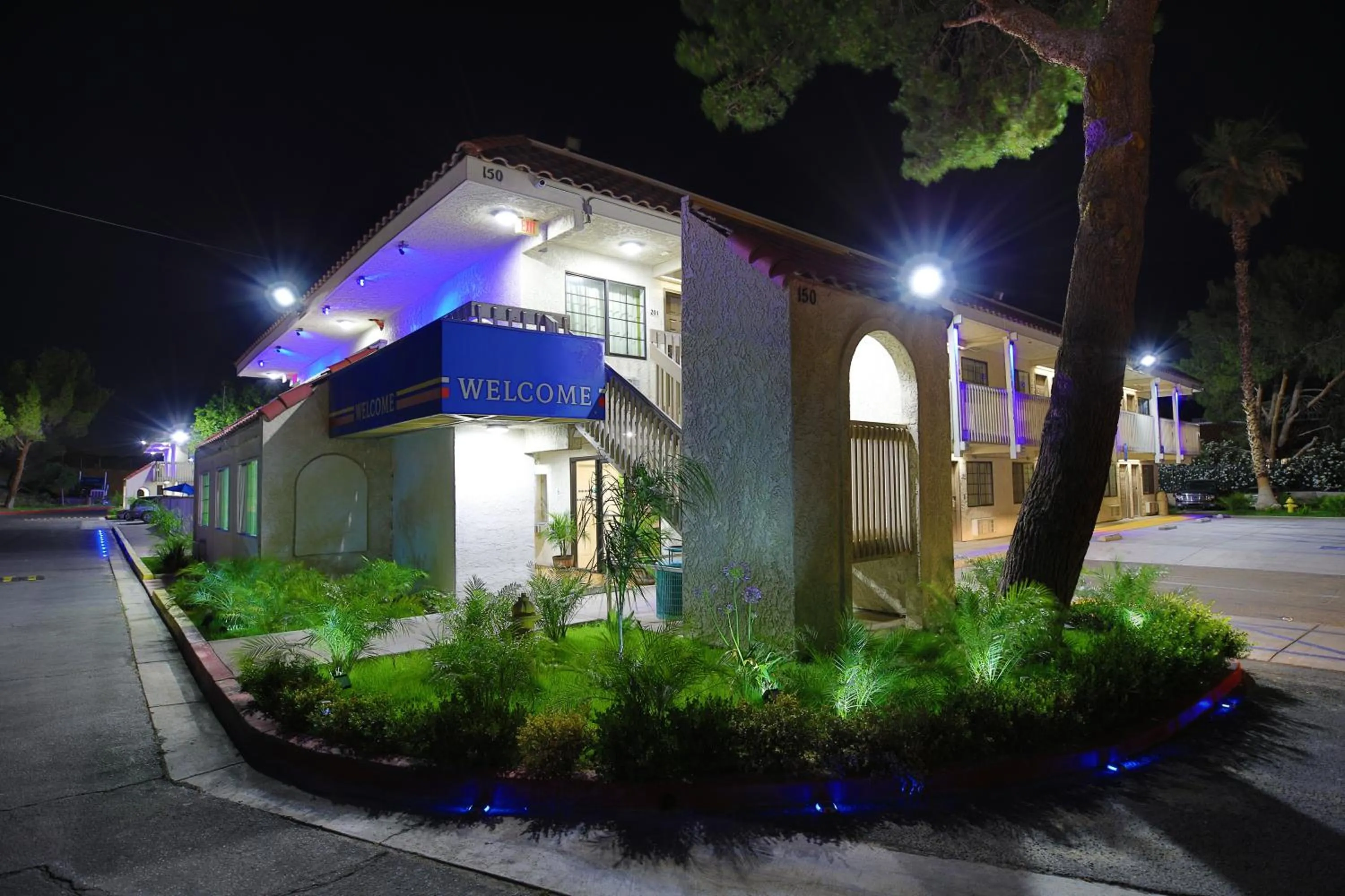 Property building in Studio 6-Barstow, CA