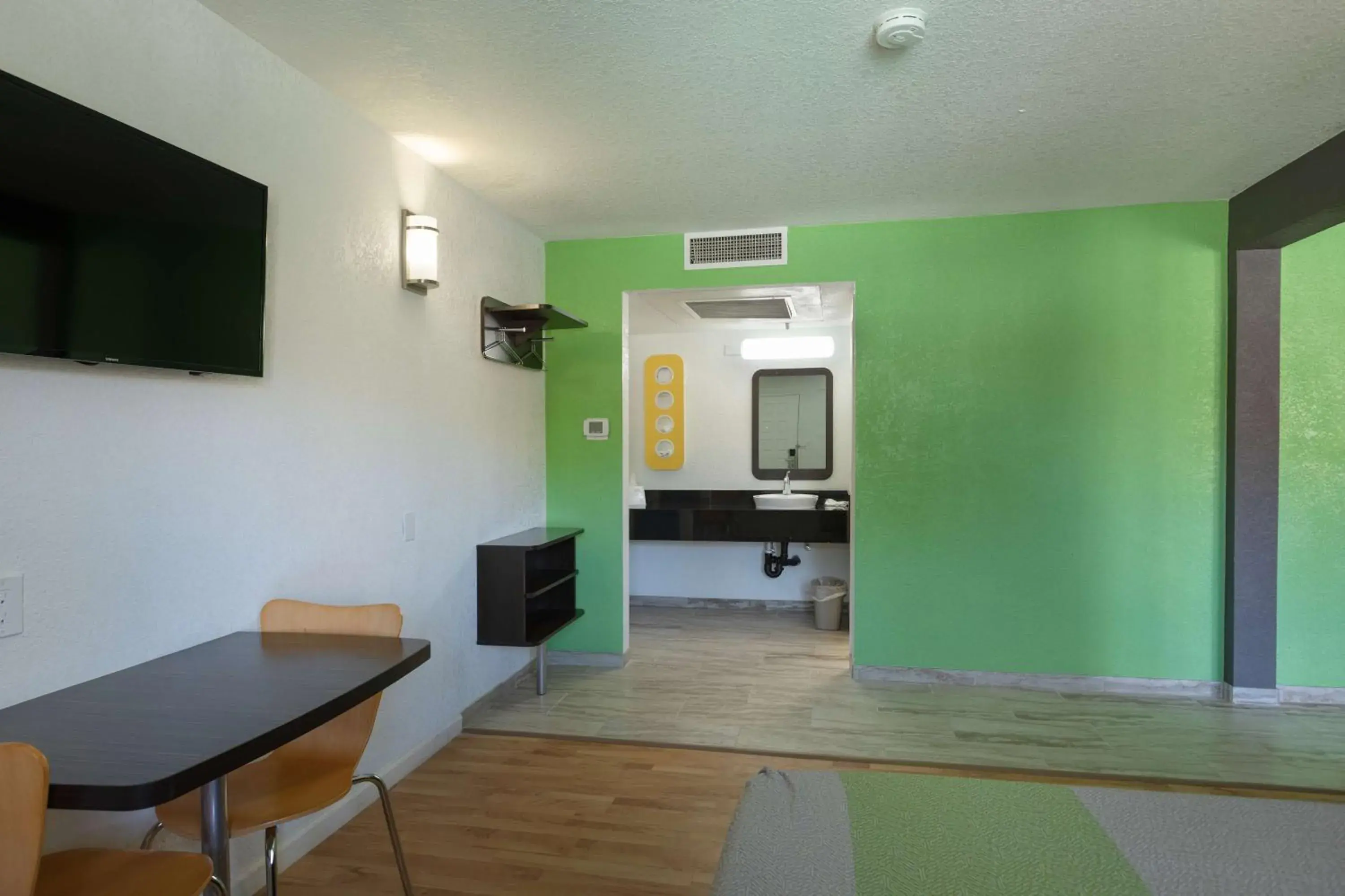 TV and multimedia in Studio 6-Barstow, CA TV and multimedia in Studio 6-Barstow, CA