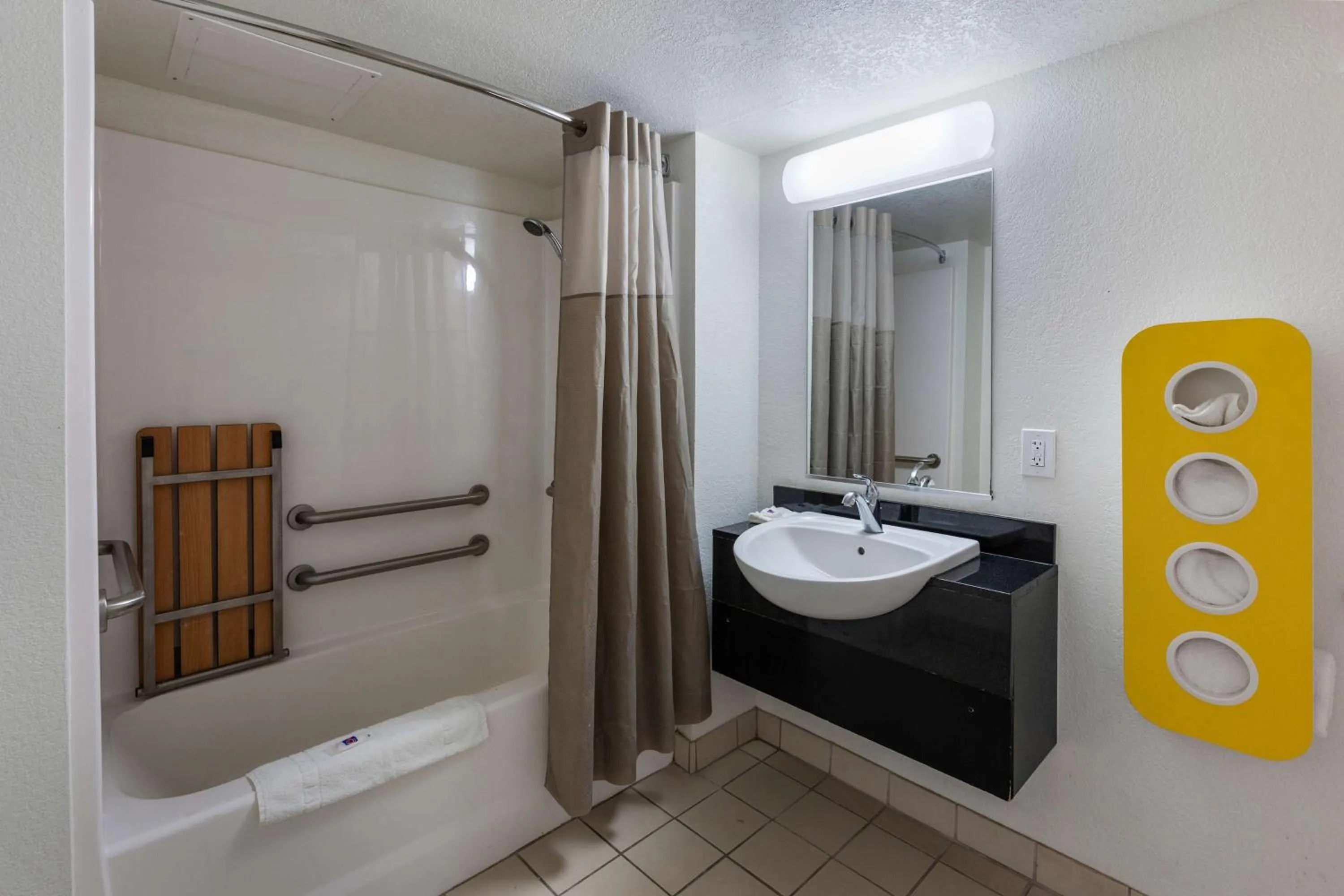 Bathroom in Studio 6-Barstow, CA