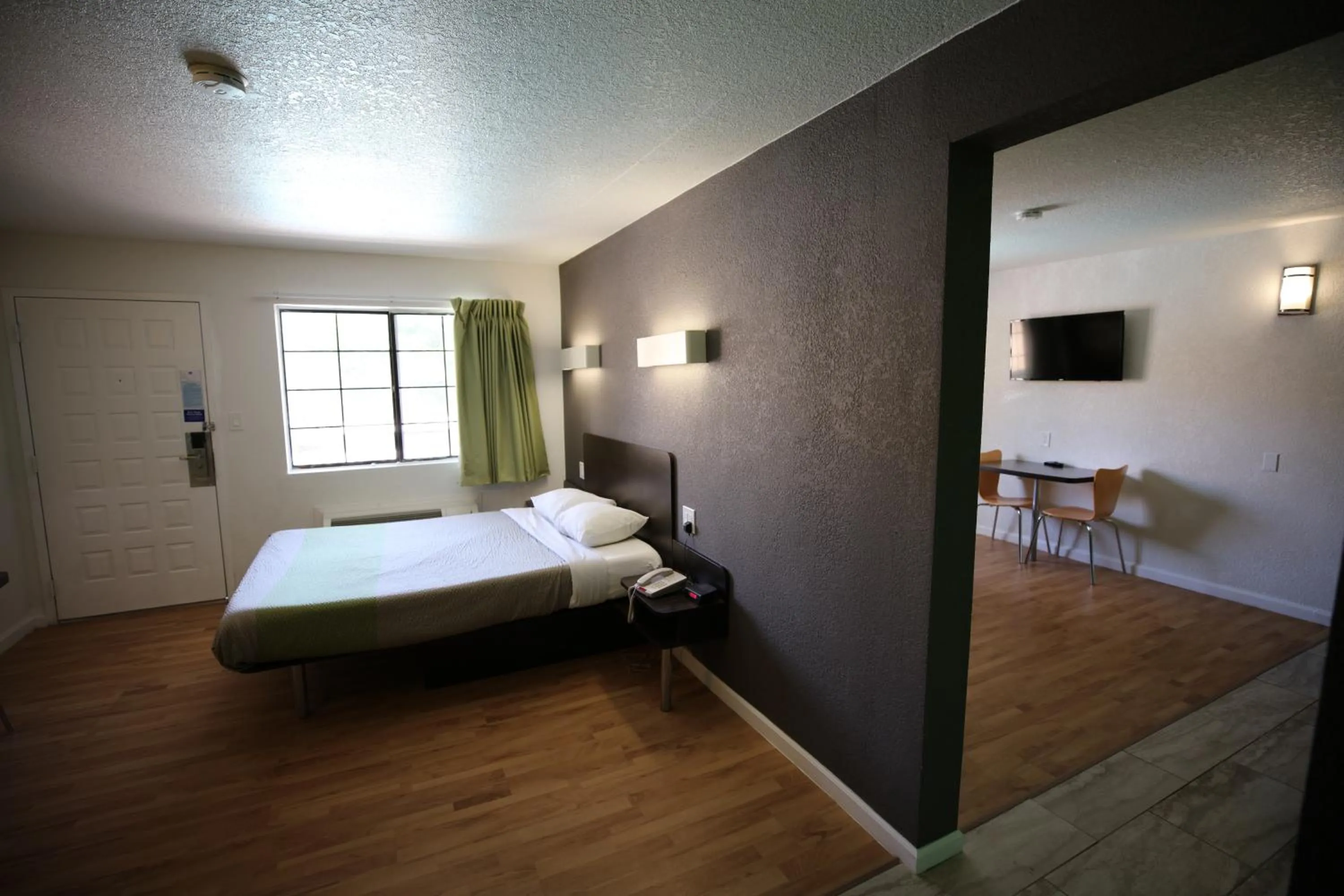 Bedroom, Bed in Studio 6-Barstow, CA