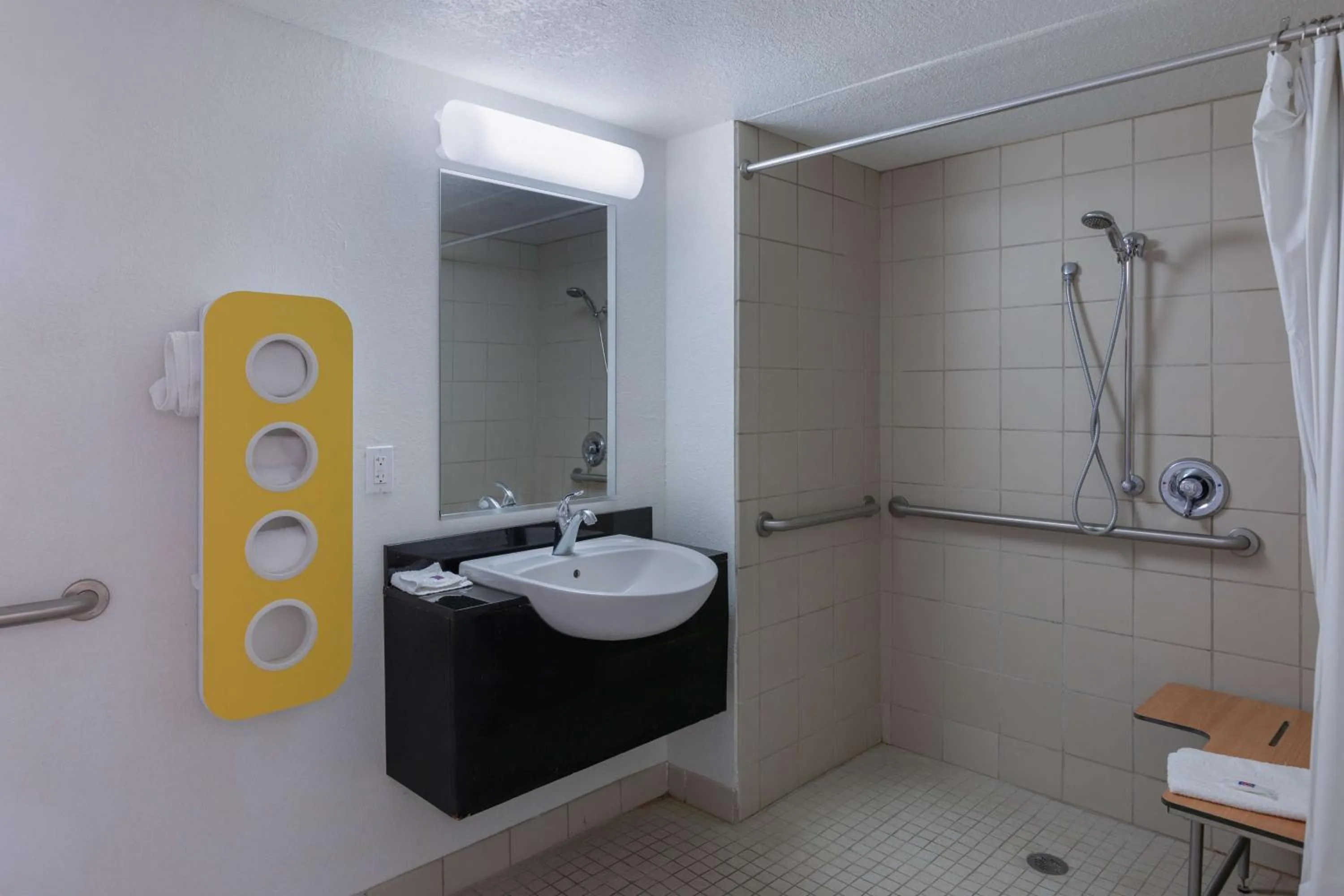 Bathroom in Studio 6-Barstow, CA