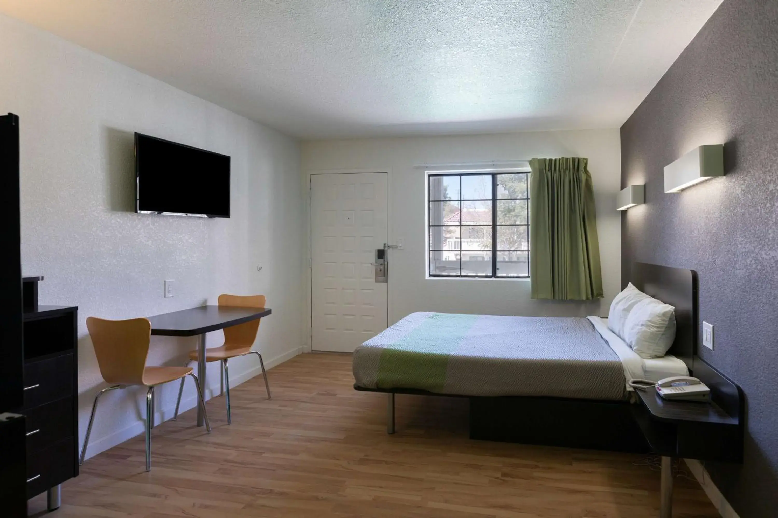 TV and multimedia, Bed in Studio 6-Barstow, CA TV and multimedia, Bed in Studio 6-Barstow, CA