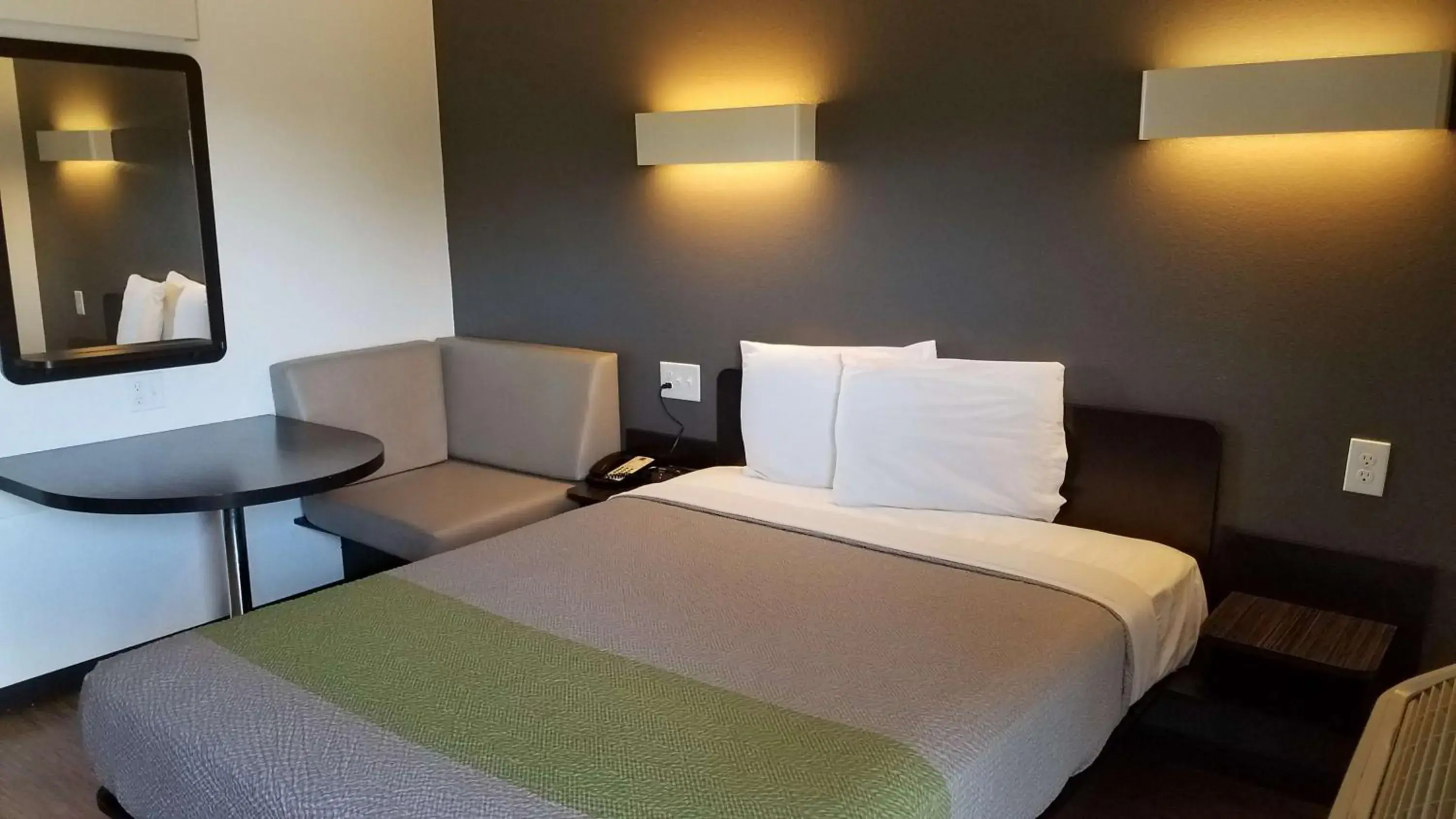 Photo of the whole room, Bed in Studio 6-Fairfield, CA - Napa Valley Photo of the whole room, Bed in Studio 6-Fairfield, CA - Napa Valley