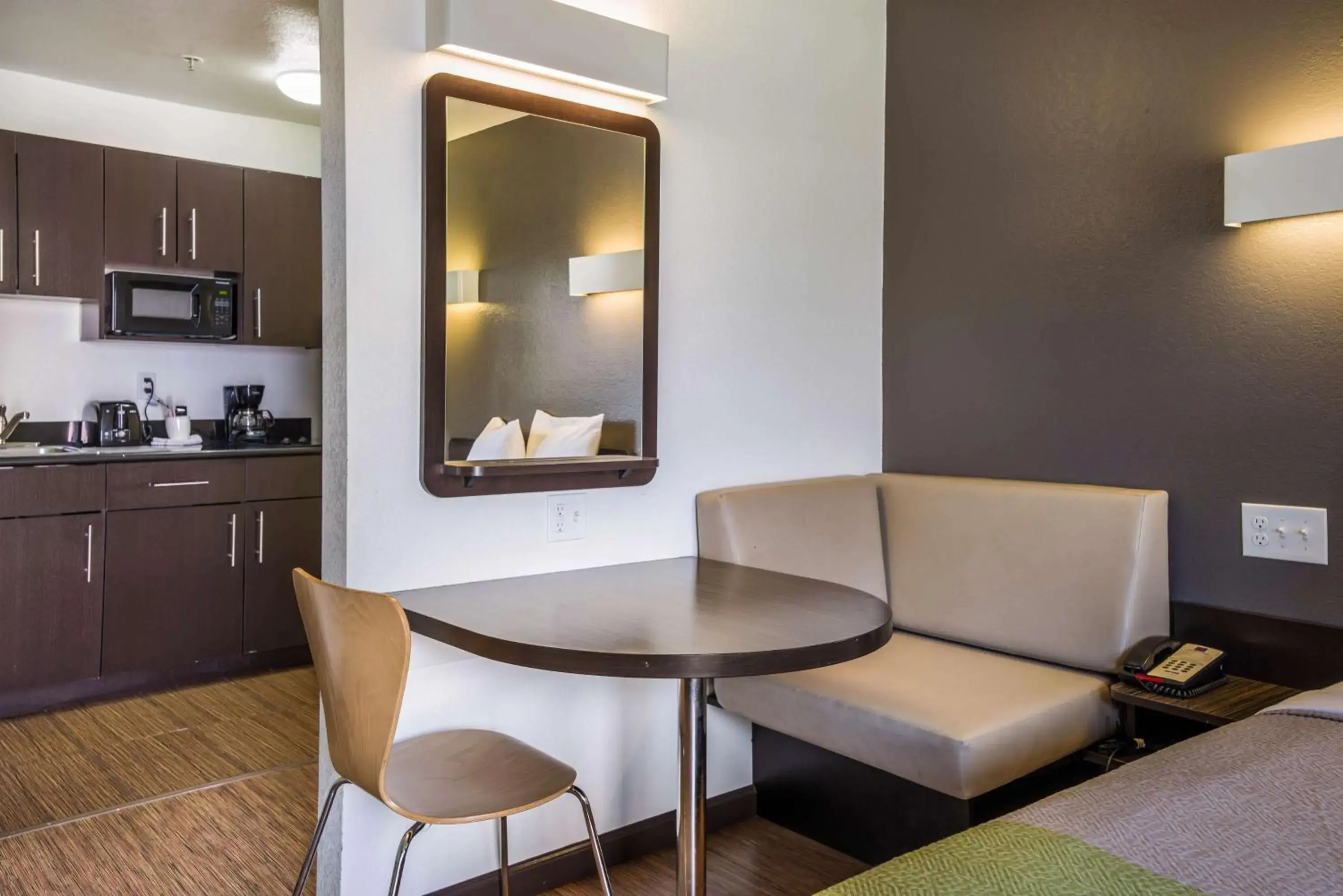 Kitchen or kitchenette, Bed in Studio 6-Fairfield, CA - Napa Valley Kitchen or kitchenette, Bed in Studio 6-Fairfield, CA - Napa Valley