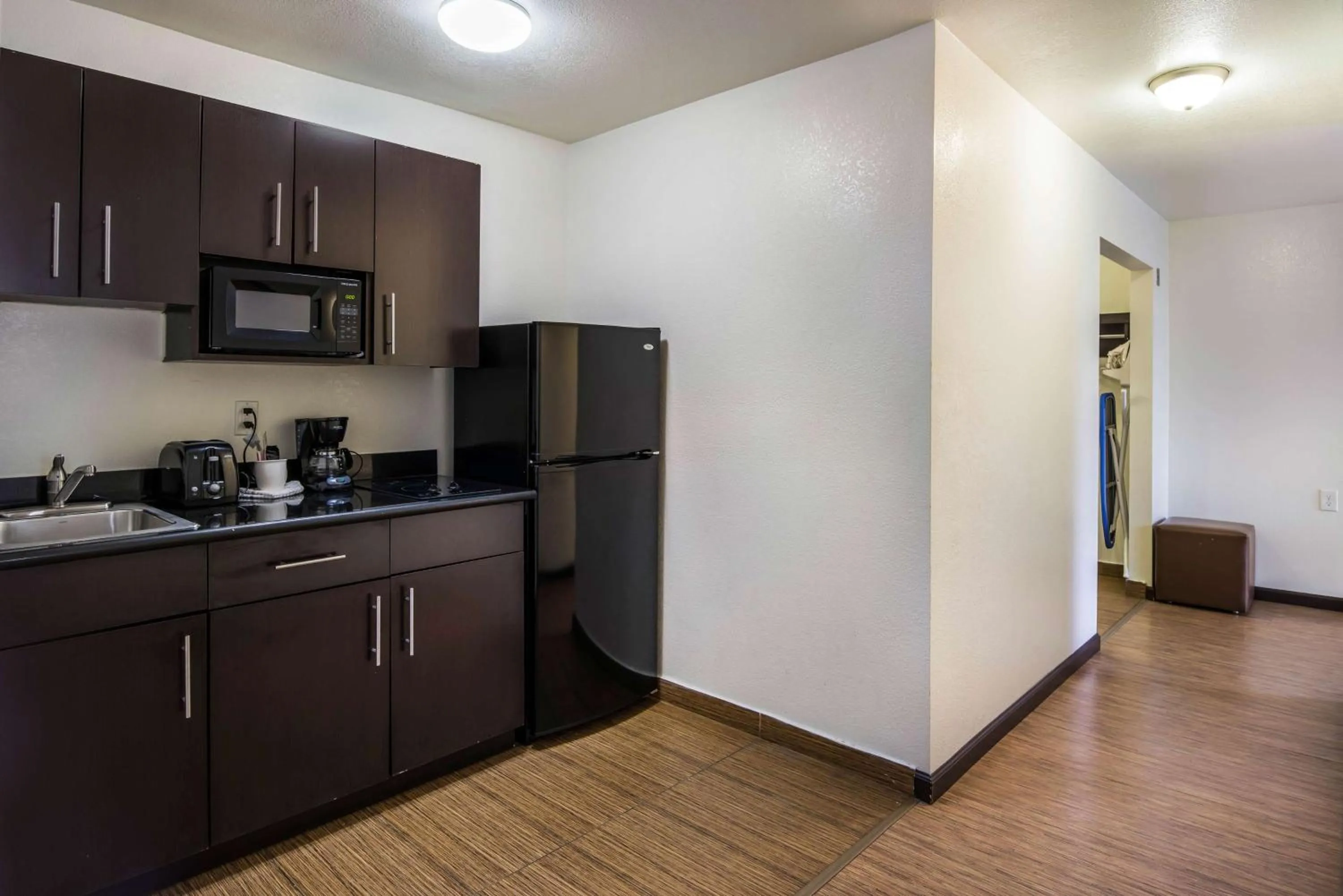 Kitchen or kitchenette in Studio 6-Fairfield, CA - Napa Valley