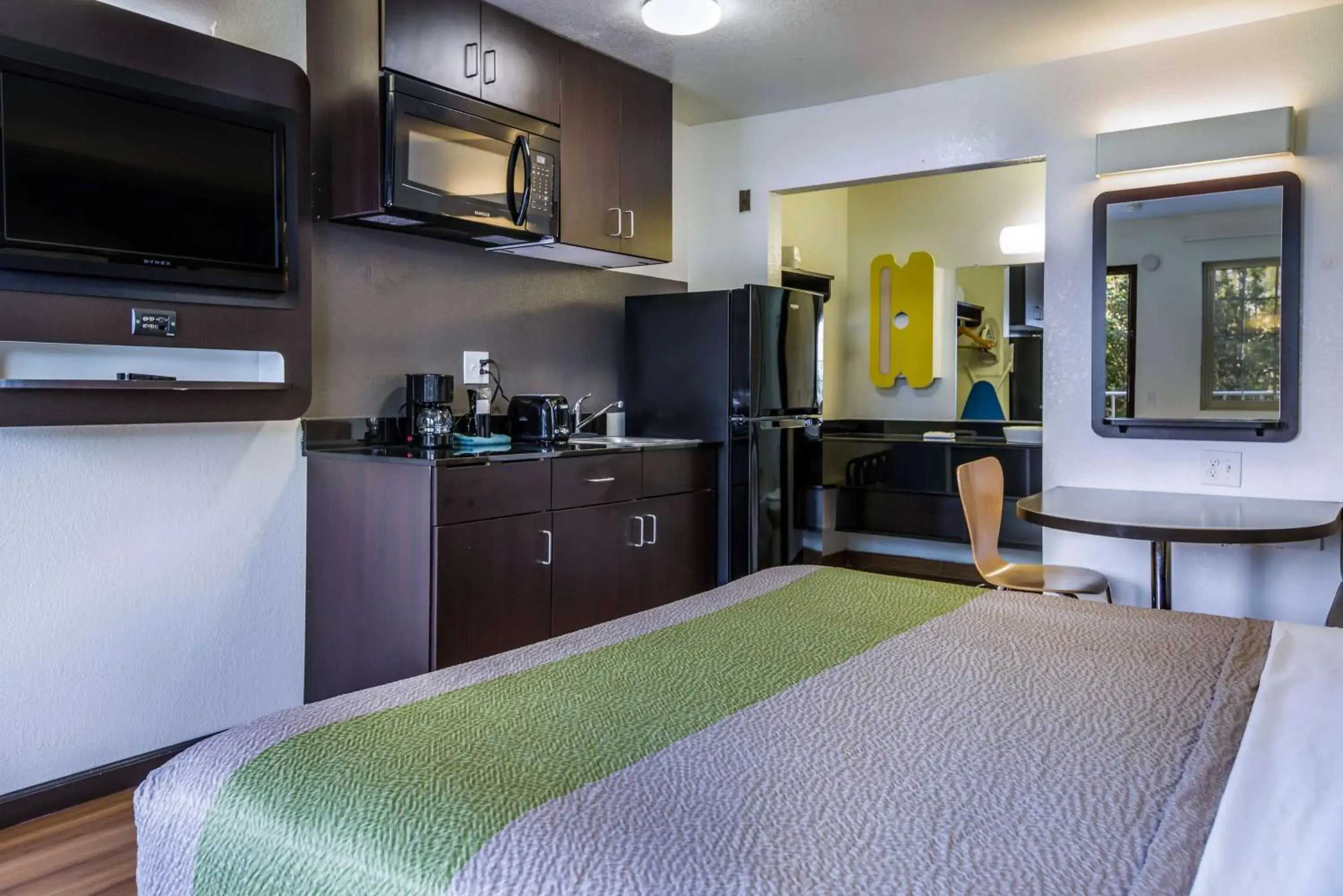 Queen Suite - Non-Smoking in Studio 6-Fairfield, CA - Napa Valley Queen Suite - Non-Smoking in Studio 6-Fairfield, CA - Napa Valley