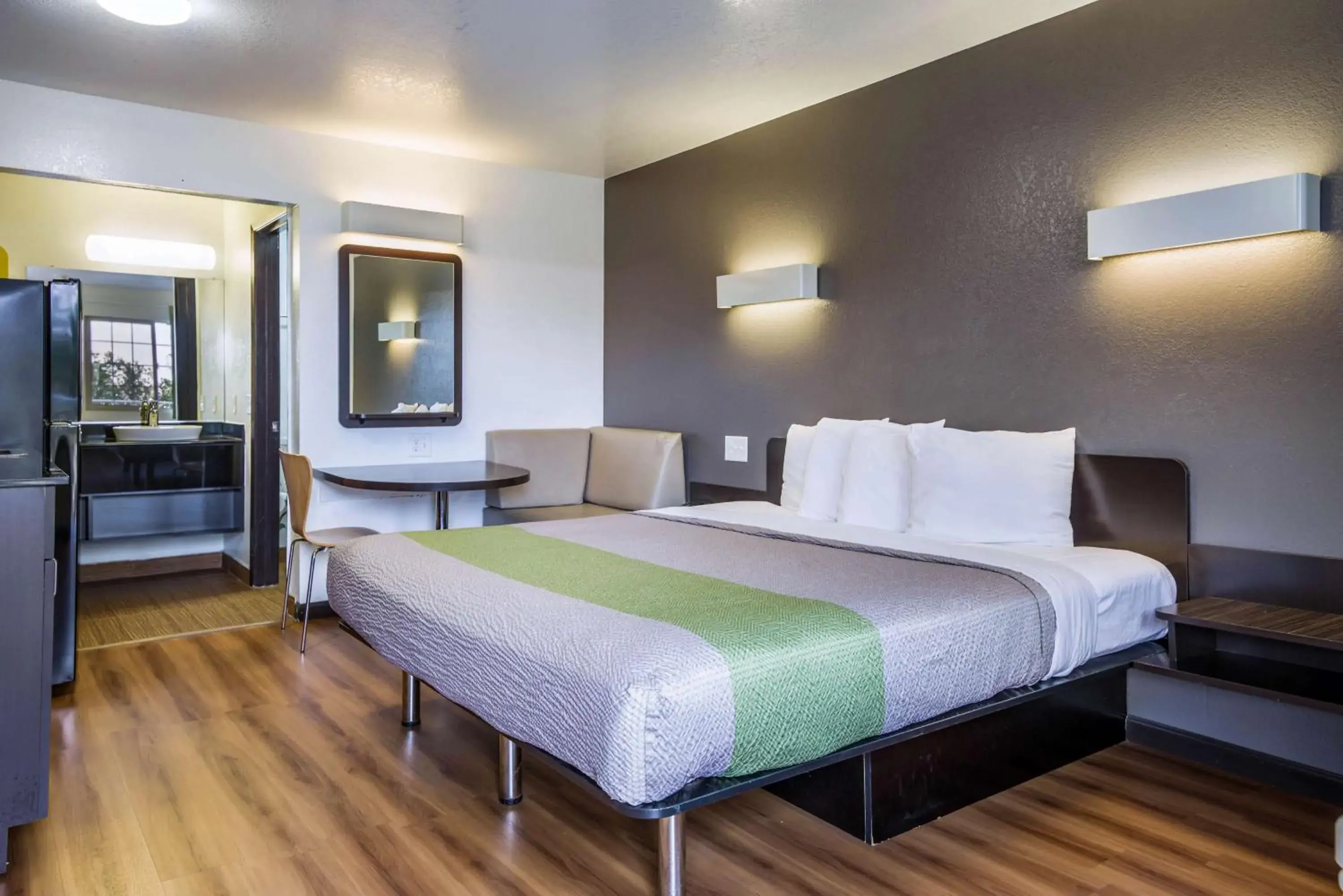 Photo of the whole room, Bed in Studio 6-Fairfield, CA - Napa Valley Photo of the whole room, Bed in Studio 6-Fairfield, CA - Napa Valley