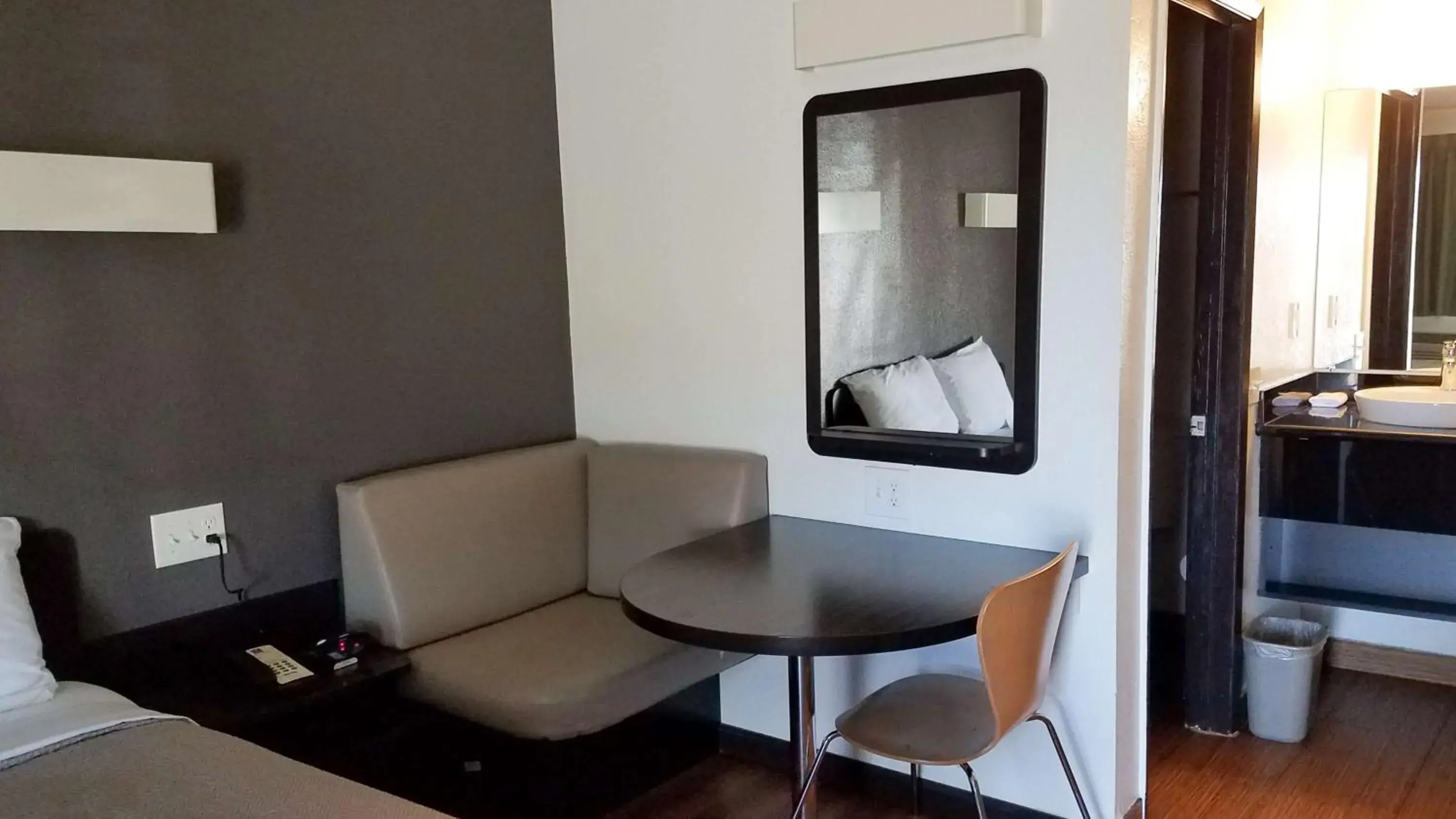 Photo of the whole room, Bed in Studio 6-Fairfield, CA - Napa Valley Photo of the whole room, Bed in Studio 6-Fairfield, CA - Napa Valley