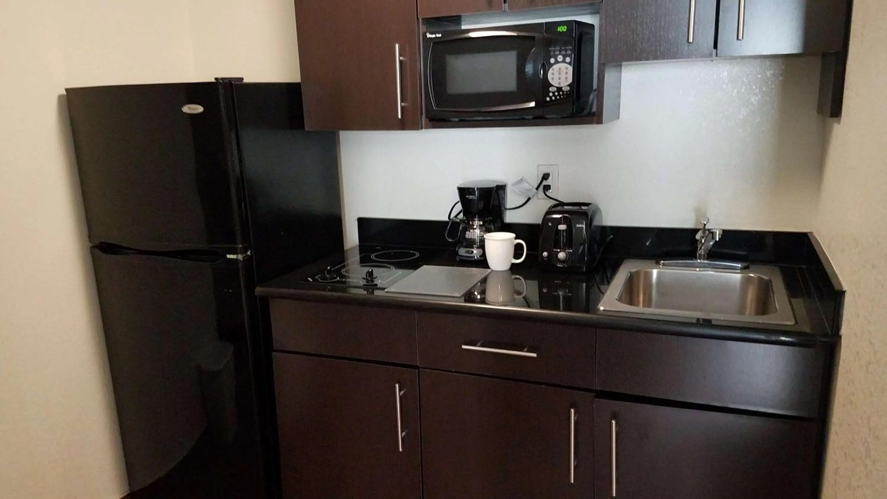 Kitchen or kitchenette in Studio 6-Fairfield, CA - Napa Valley