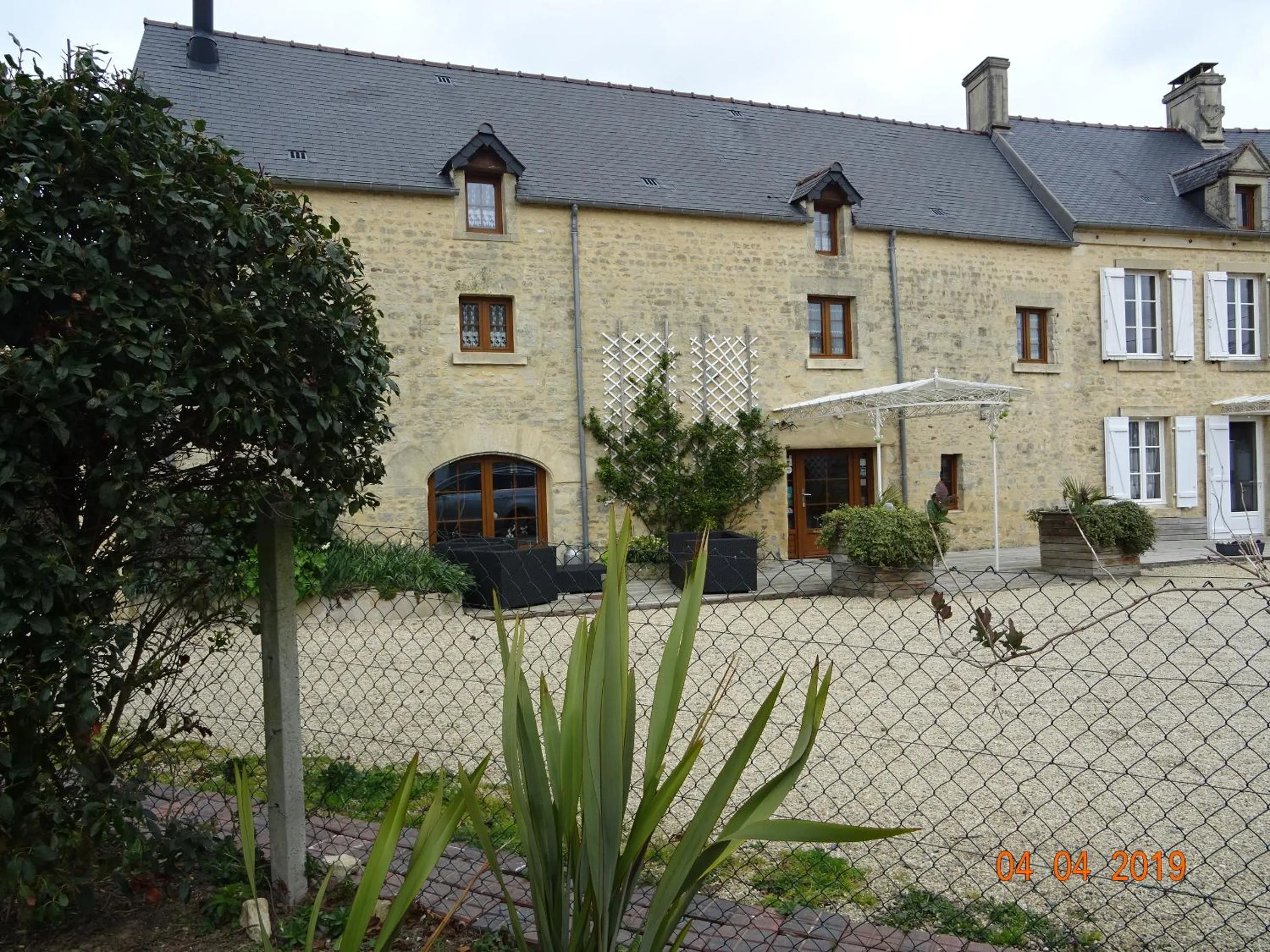 Property building in La ferme aux chats