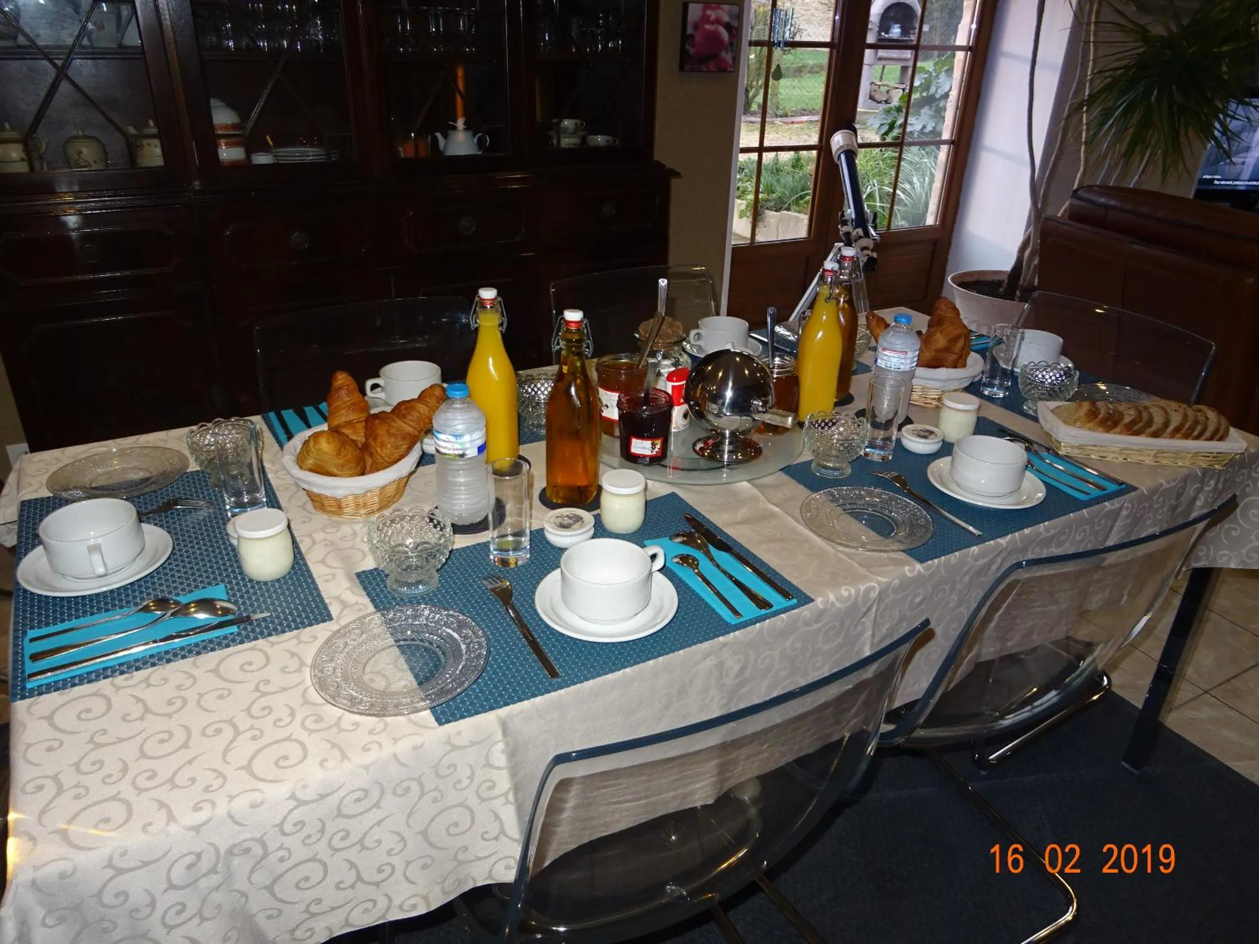 Breakfast in La ferme aux chats