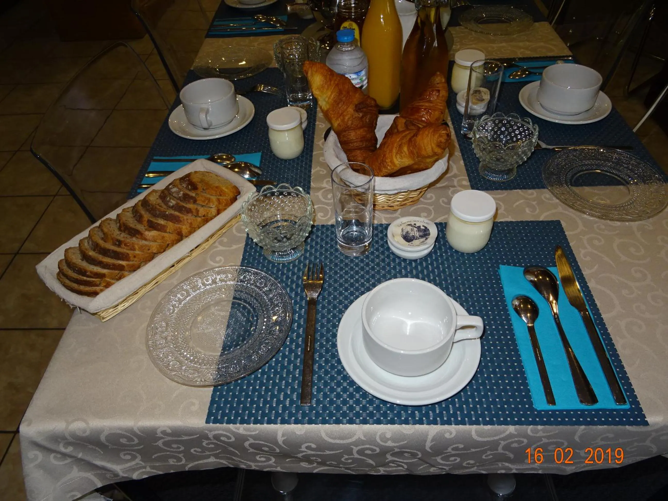 Breakfast in La ferme aux chats