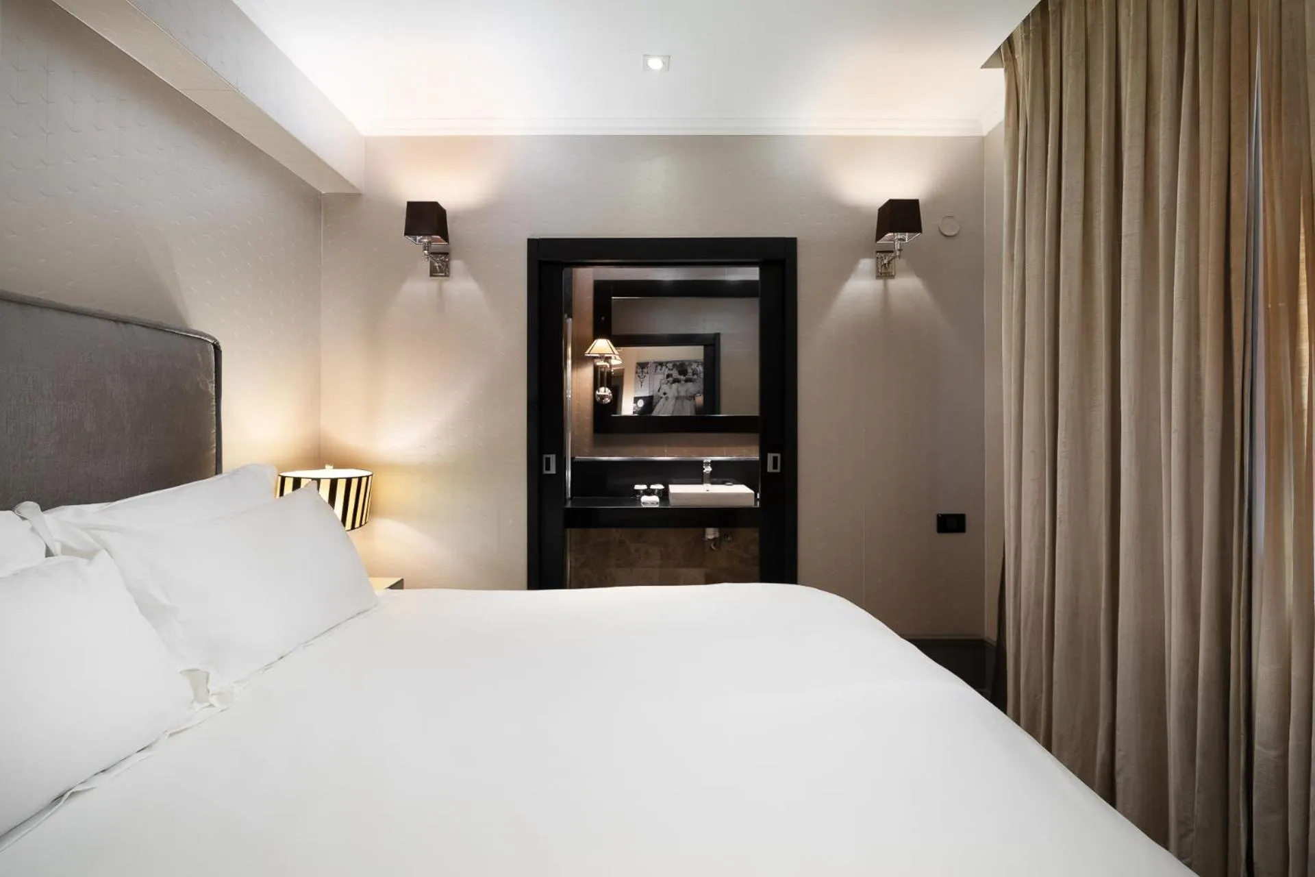 Bedroom, Bed in Hotel B Berdichevsky