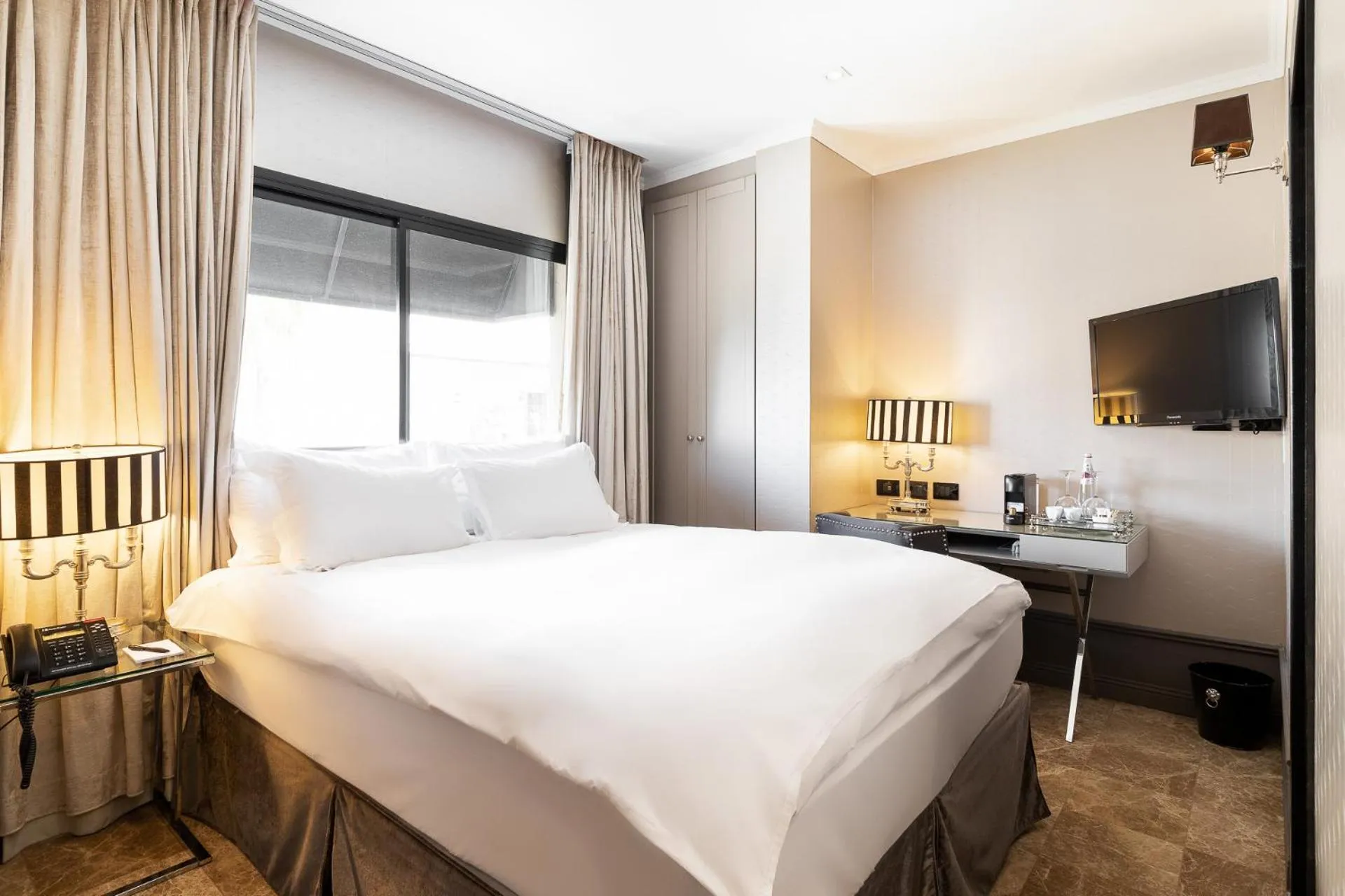 Bedroom, Bed in Hotel B Berdichevsky