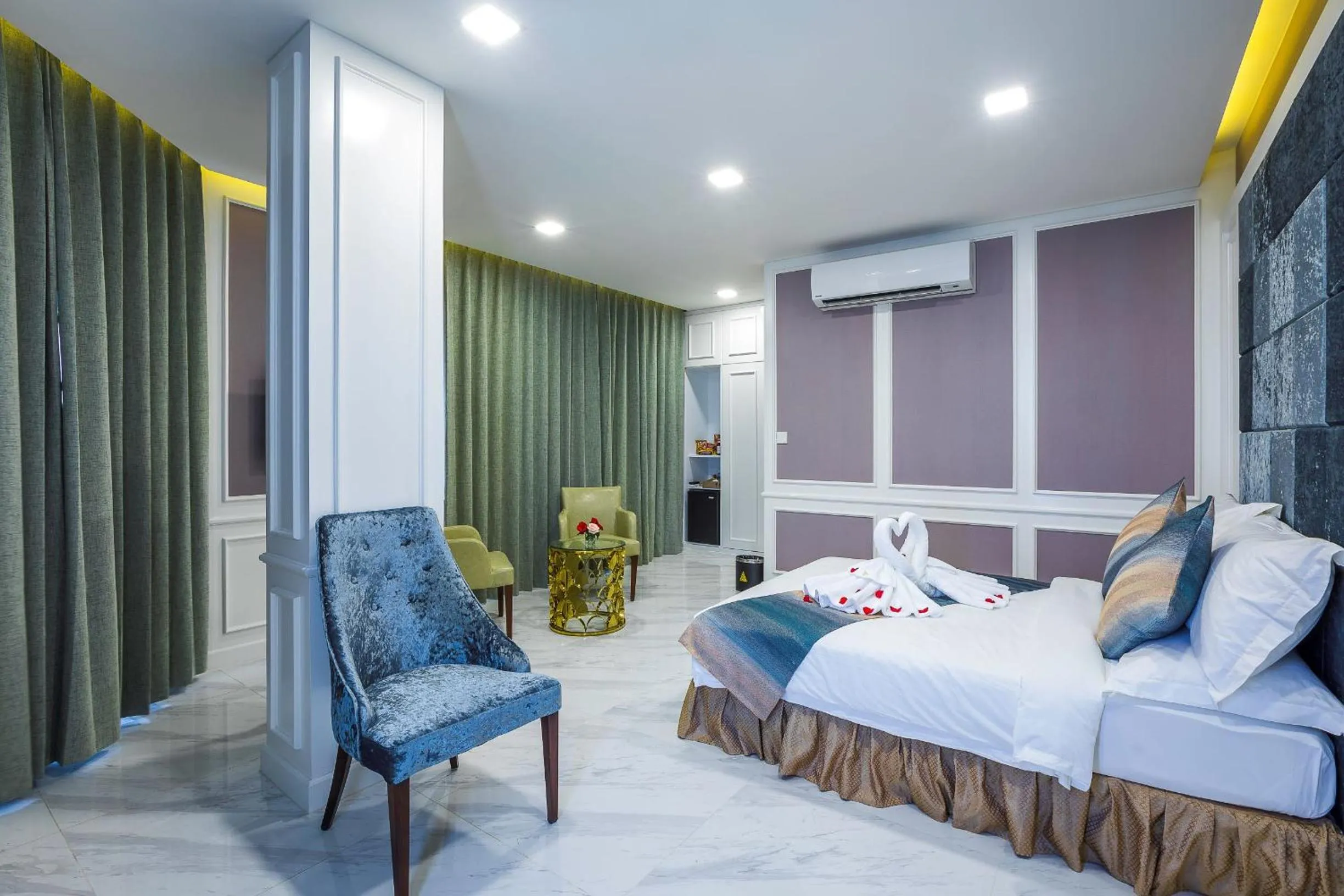 Bedroom, Bed in V Boutique Hotel