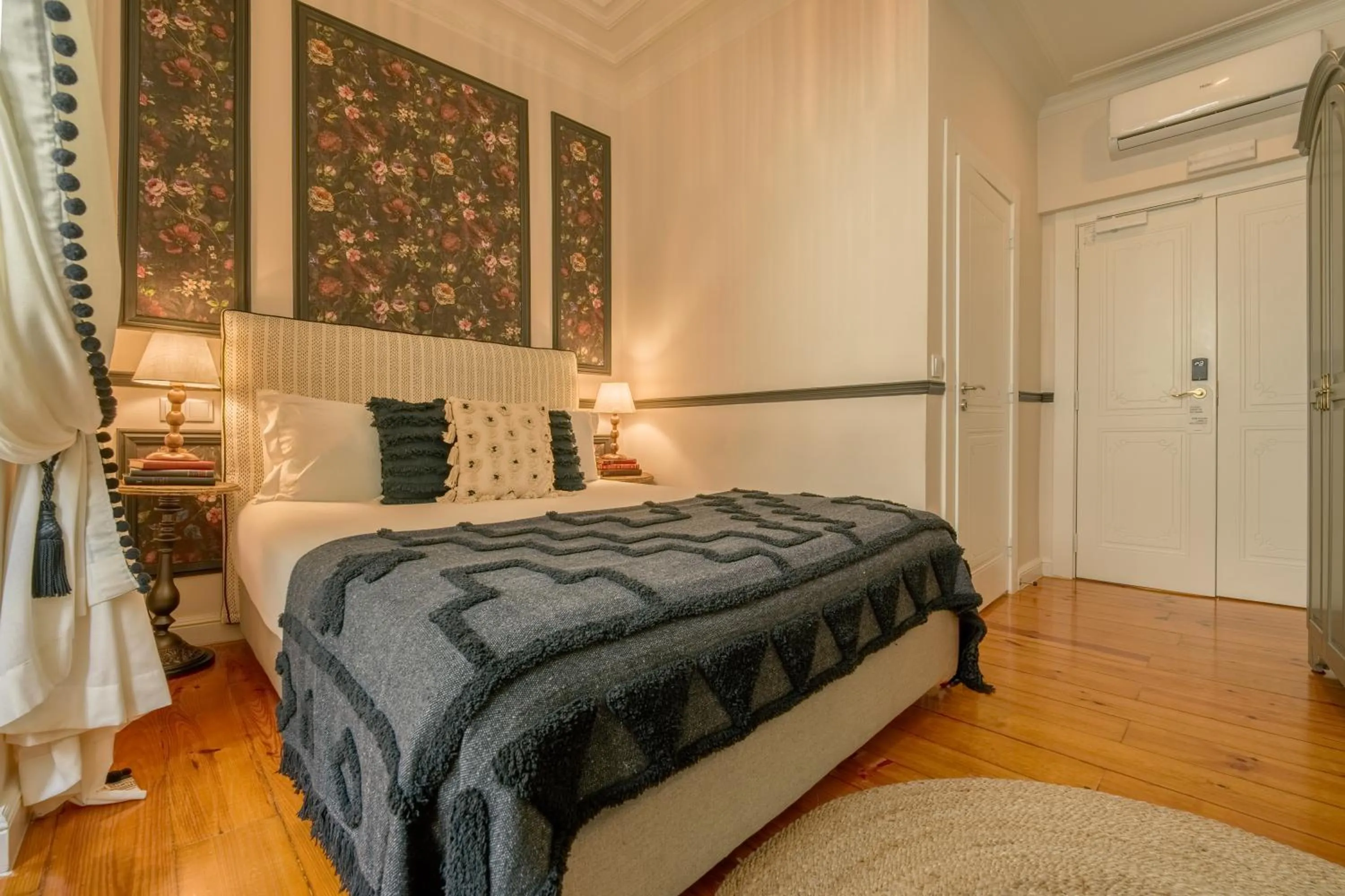 Bed in Solar dos Poetas