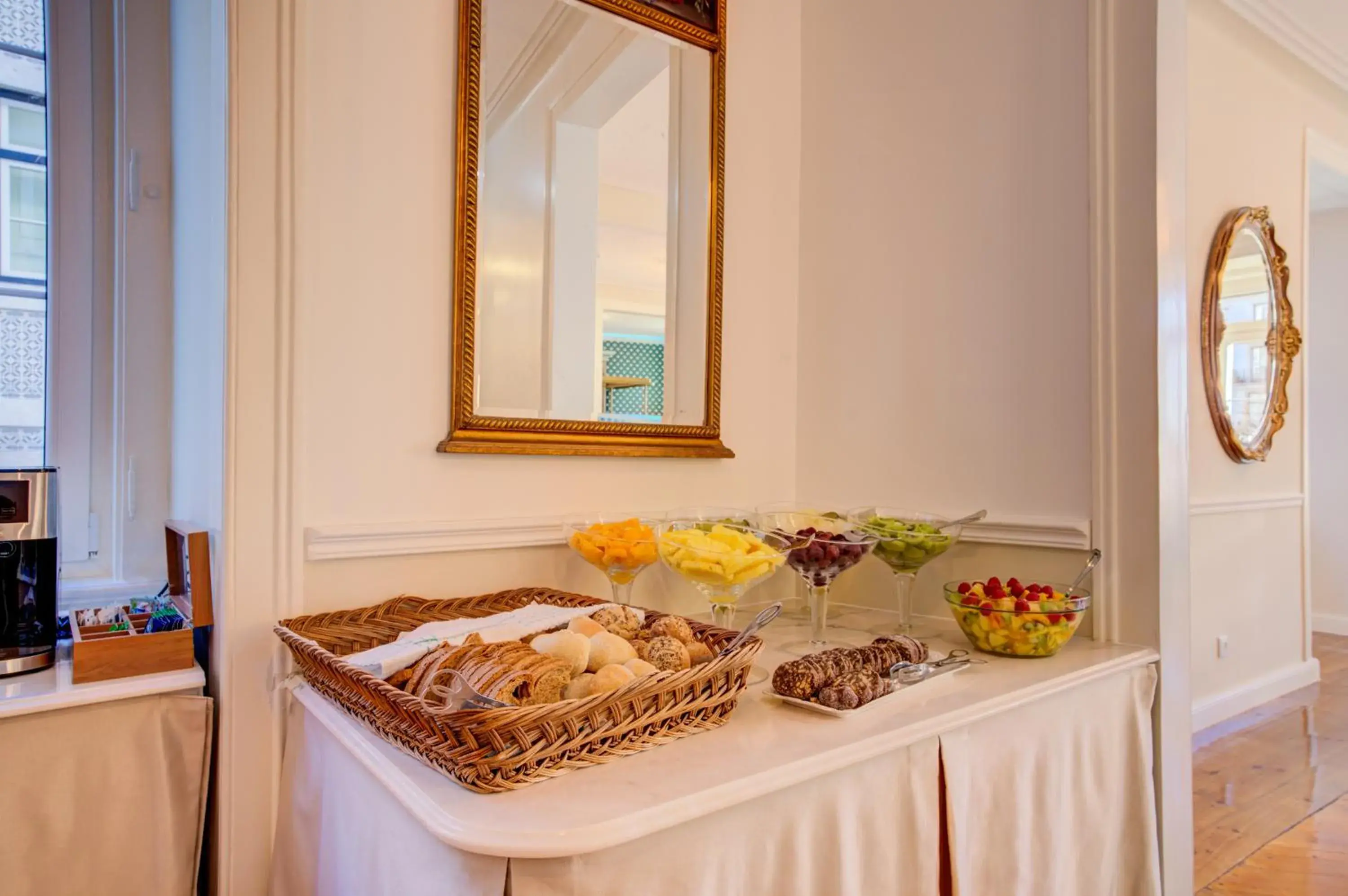 Food and drinks in Solar dos Poetas Food and drinks in Solar dos Poetas