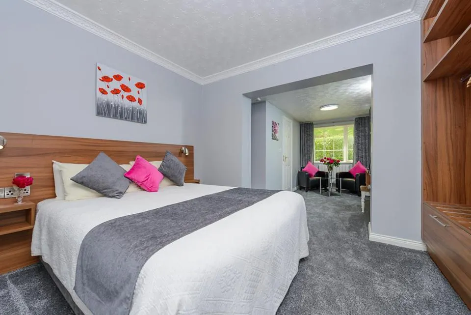 Photo of the whole room, Bed in Harbour View