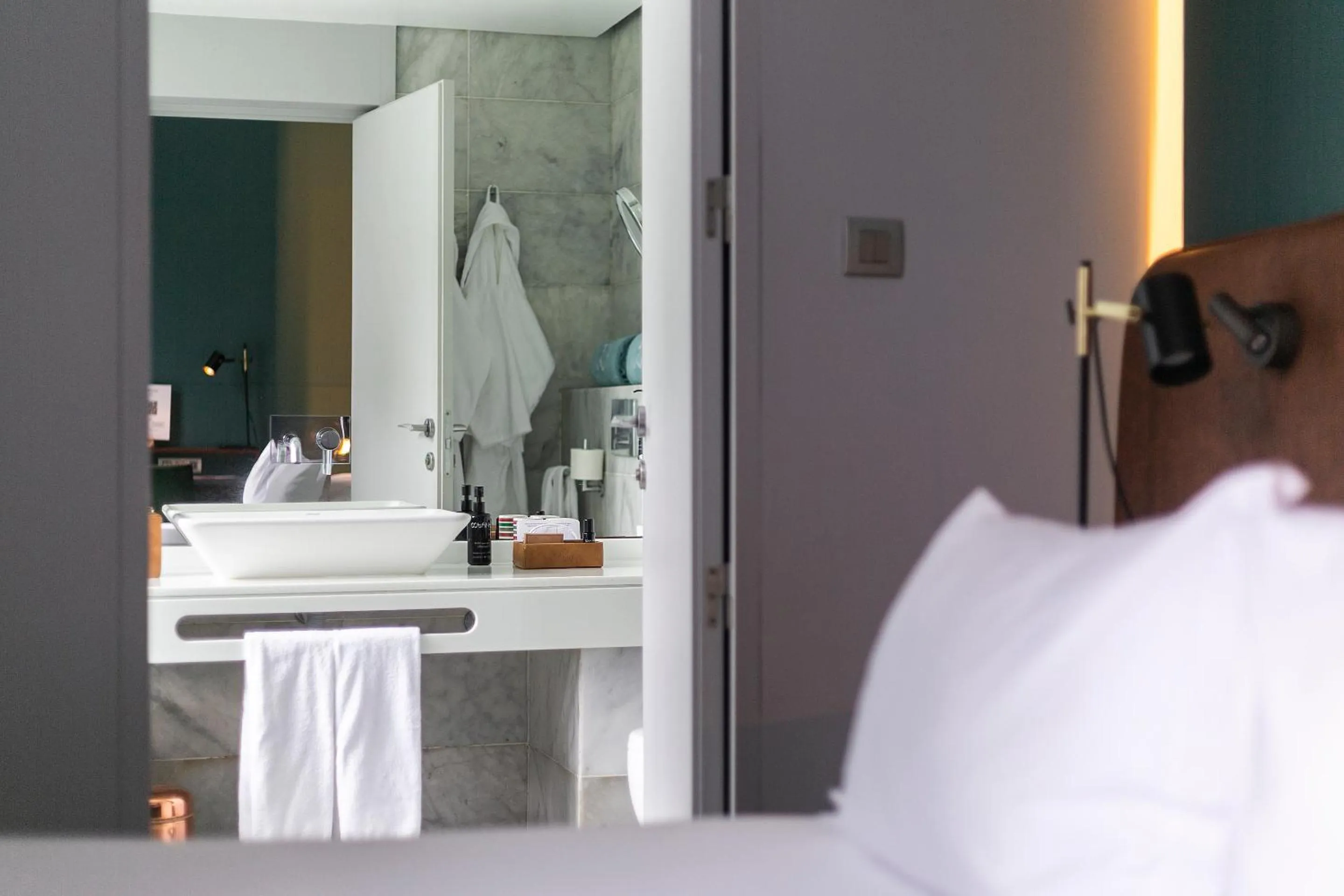 Bathroom, Bed in Octant Furnas