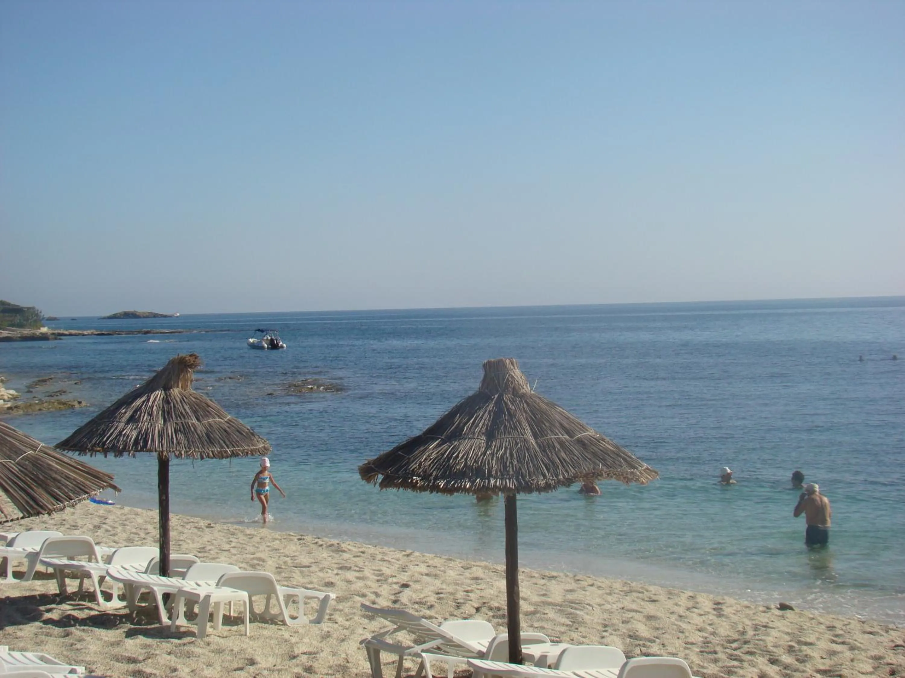 Spring in Diamond Apartments & Suites