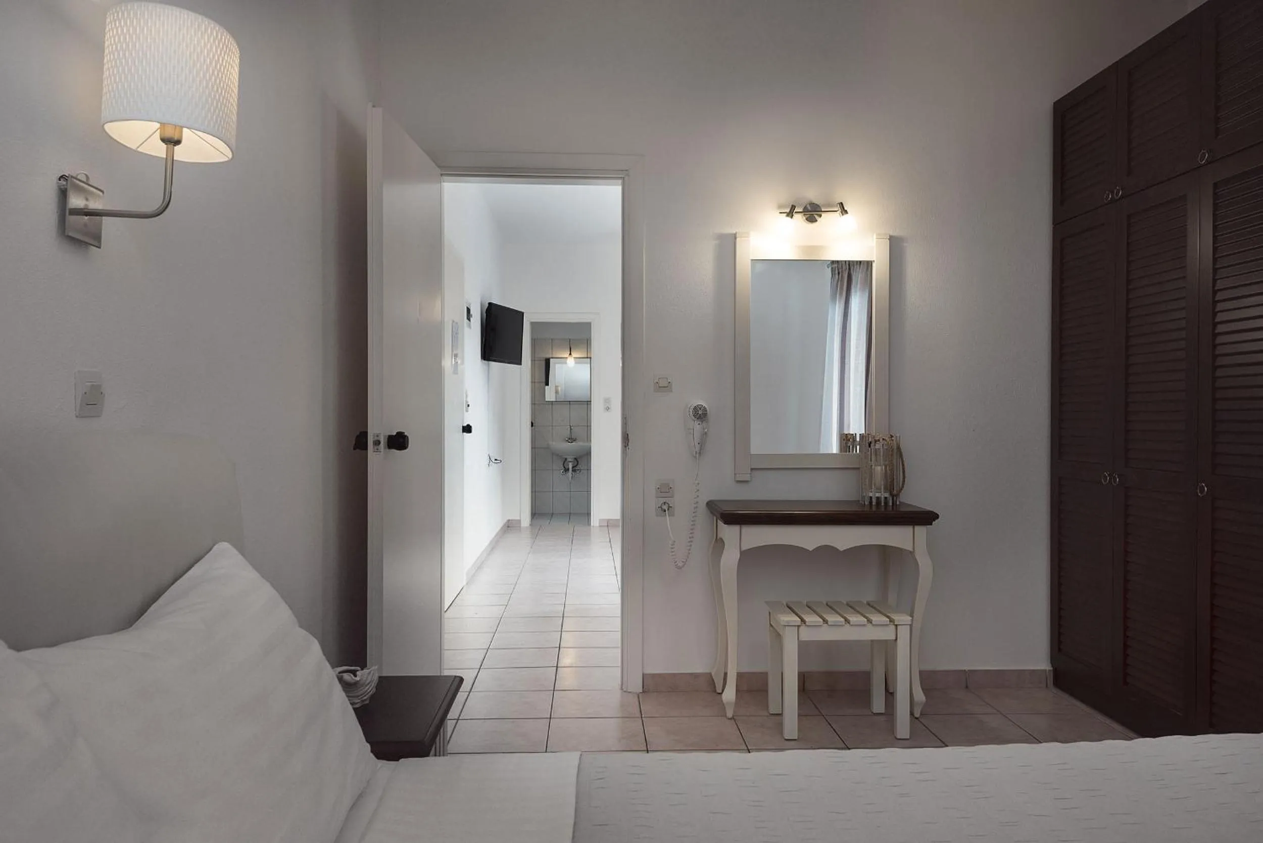 Bedroom, Bed in Diamond Apartments & Suites